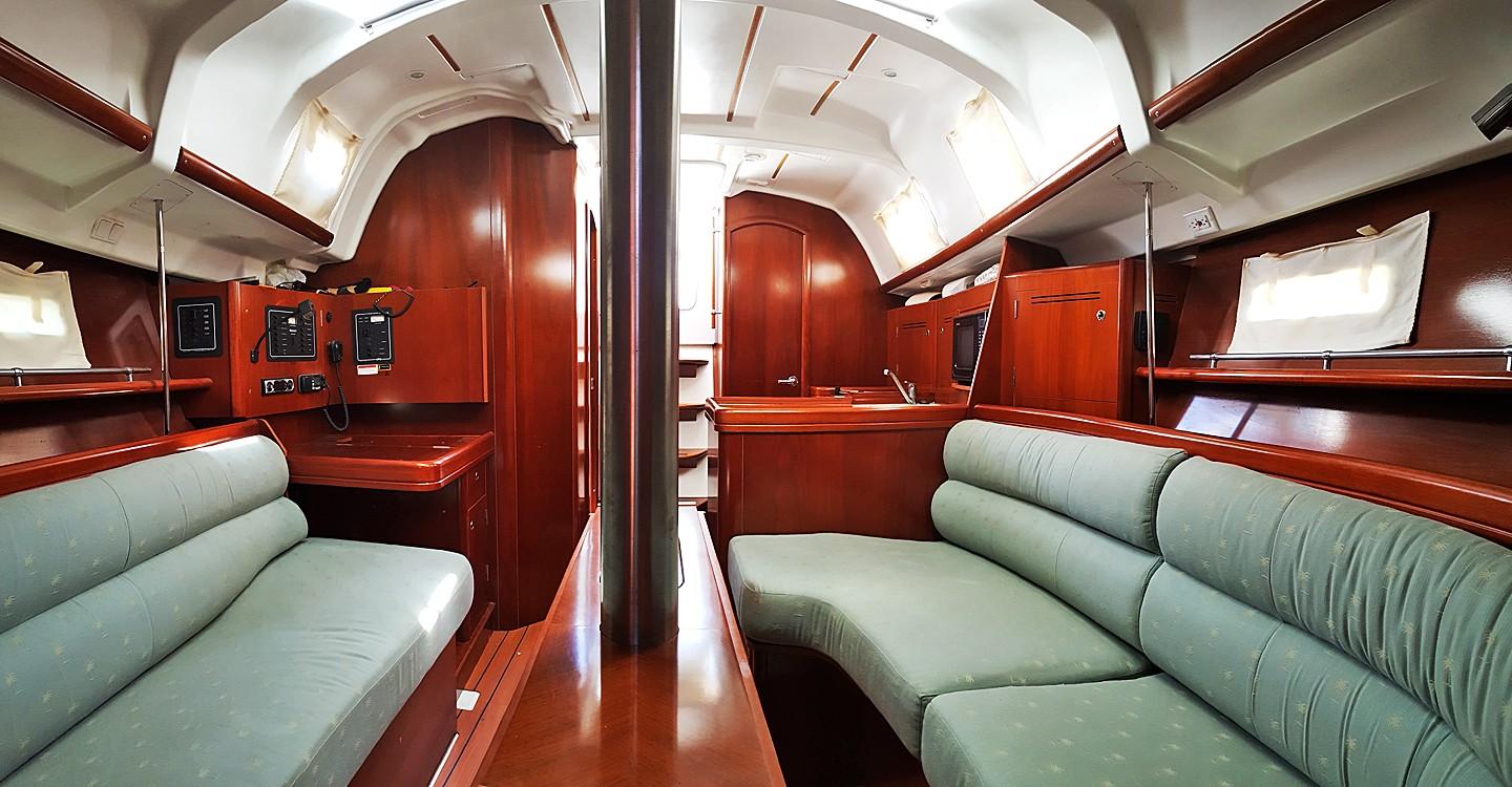 Salon Looking Aft