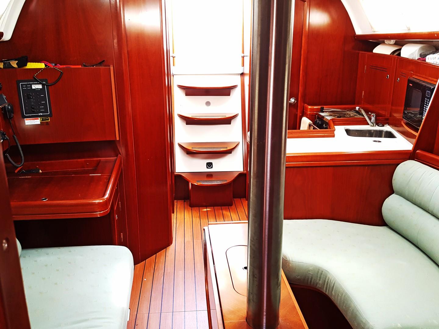 Salon From Fwd Cabin
