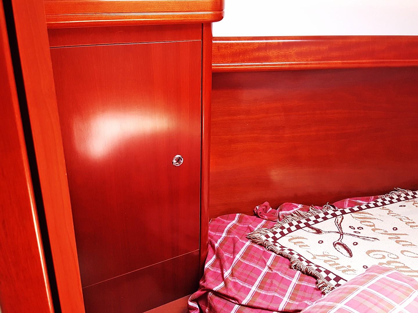 Fwd Cabin Port