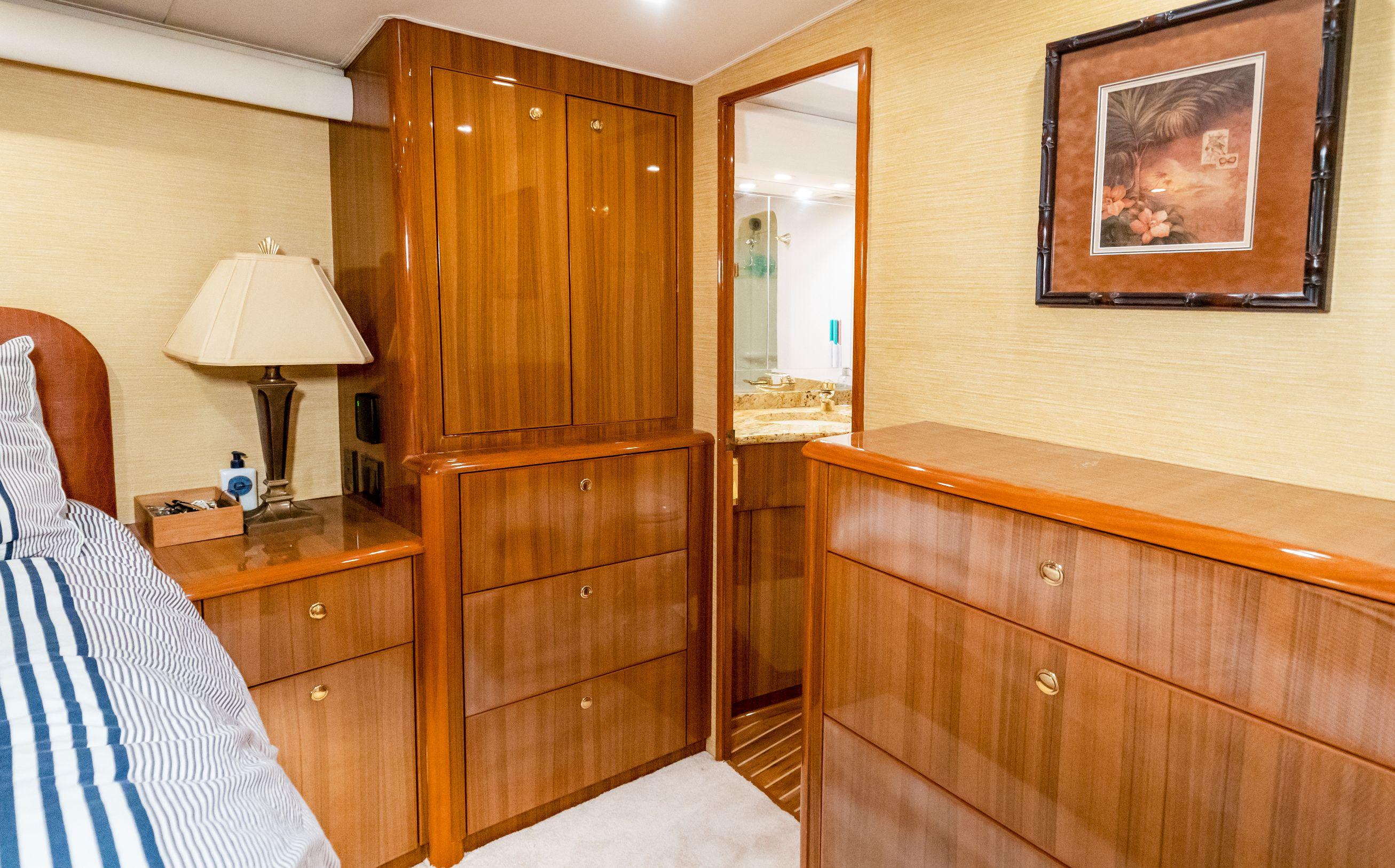 Viking 65 LOLO - Interior Stateroom