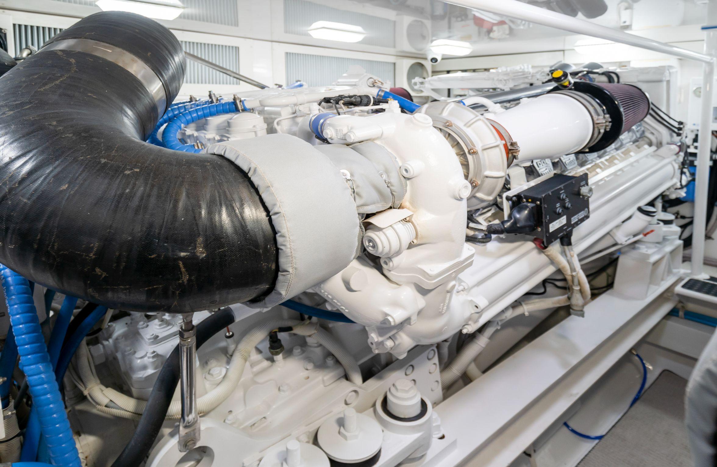 Viking 65 LOLO - Engine Room