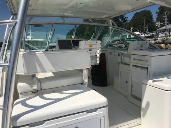 2005 Rampage boat for sale, model of the boat is 33' Express & Image # 31 of 38