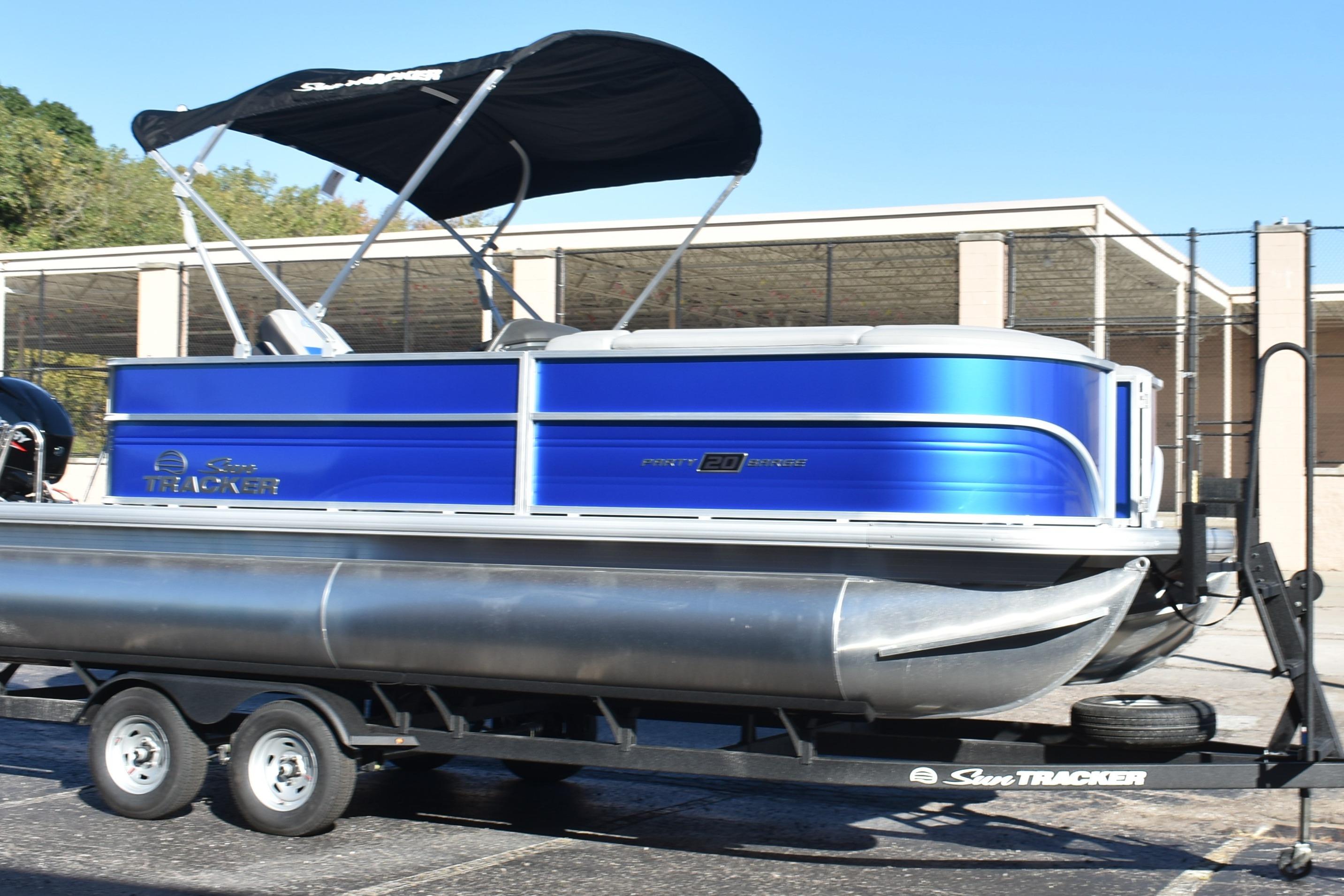 2026 Sun Tracker Party Barge 20 DLX Gallery