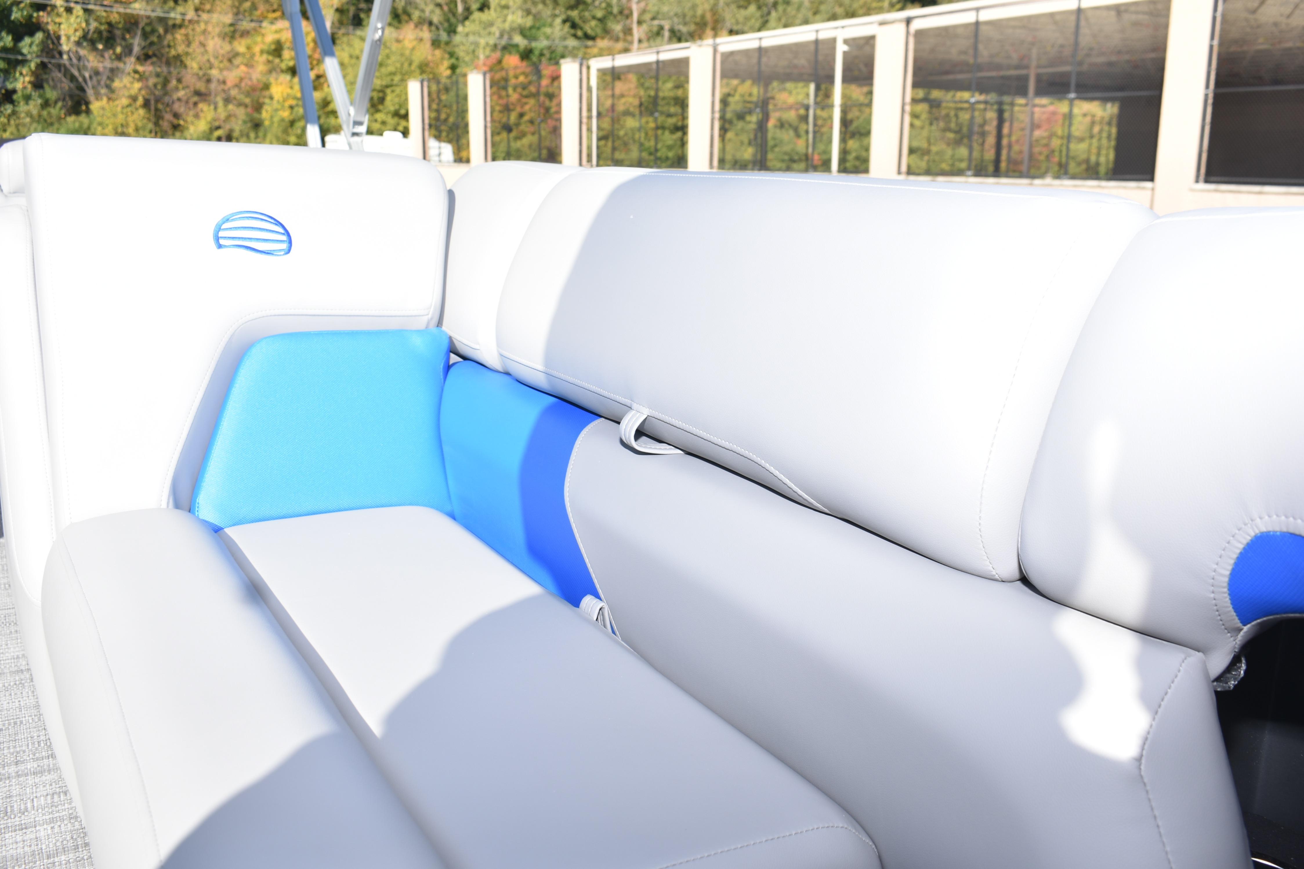 2026 Sun Tracker Party Barge 20 DLX Gallery