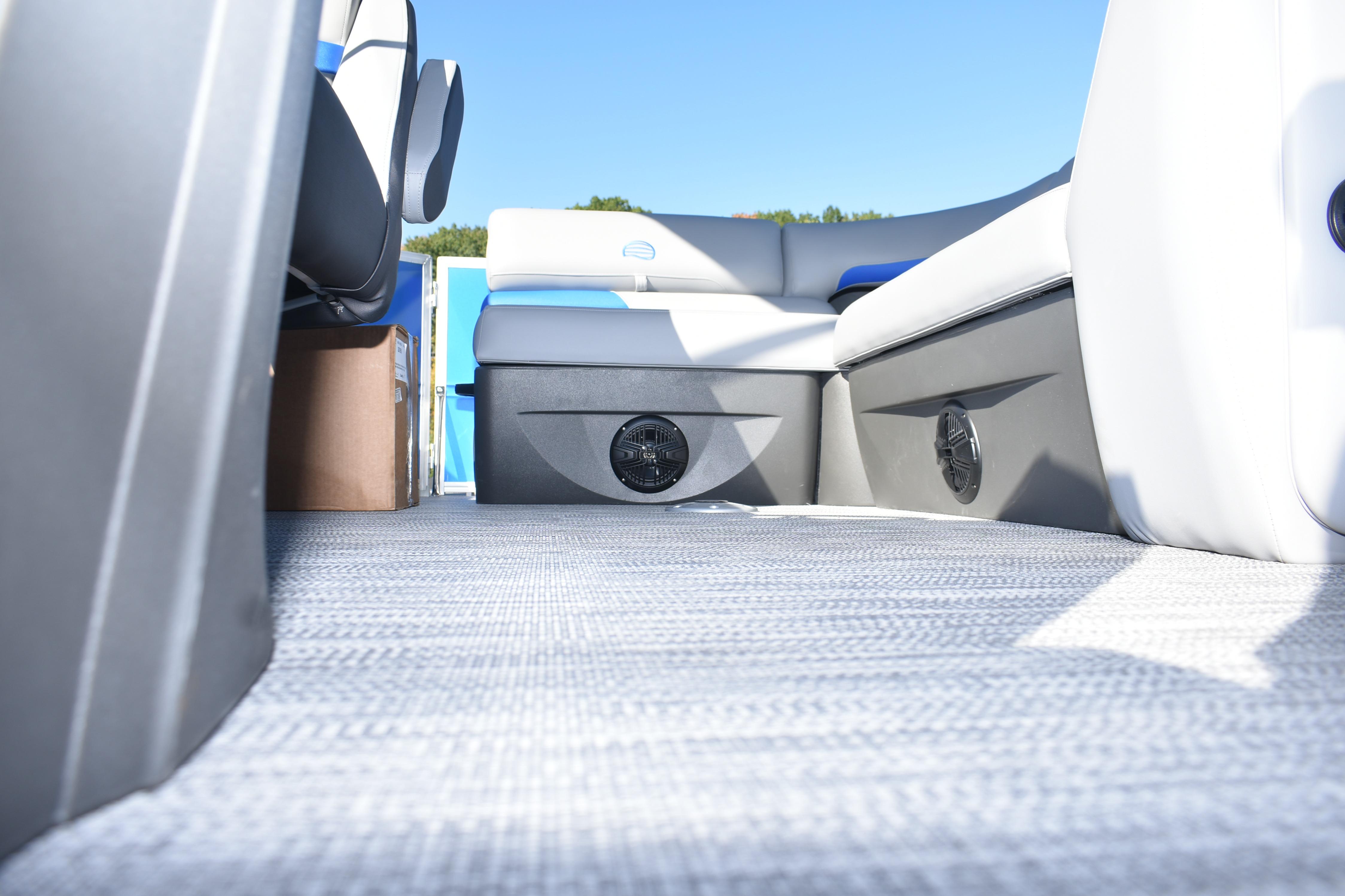 2026 Sun Tracker Party Barge 20 DLX Gallery