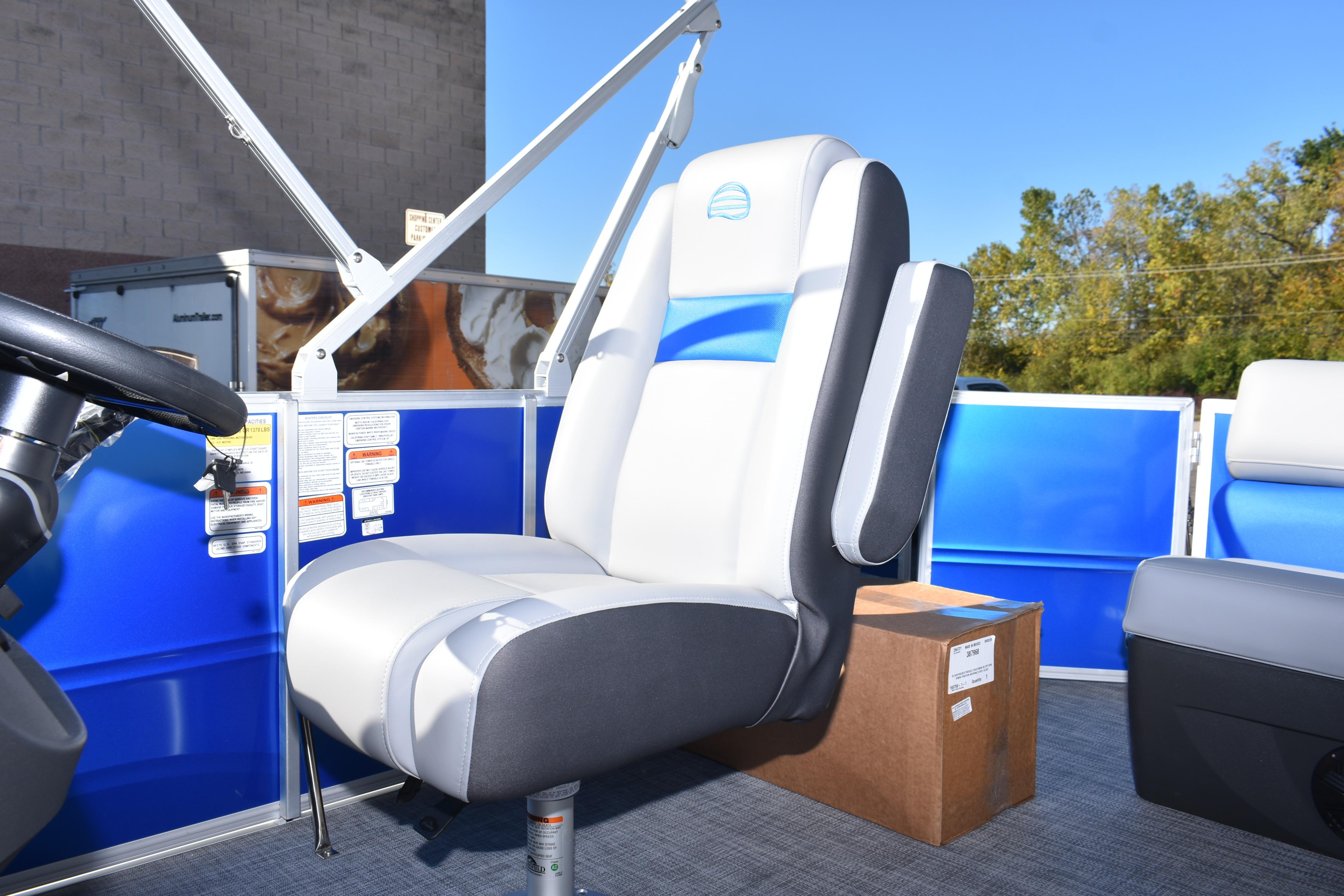 2026 Sun Tracker Party Barge 20 DLX Gallery