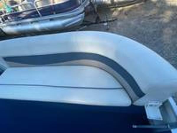 2004 Playbuoy boat for sale, model of the boat is 2223 SE & Image # 10 of 14