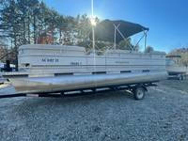 2004 Playbuoy boat for sale, model of the boat is 2223 SE & Image # 5 of 14