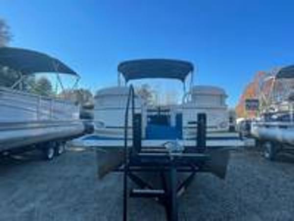 2004 Playbuoy boat for sale, model of the boat is 2223 SE & Image # 3 of 14