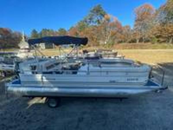 2004 Playbuoy boat for sale, model of the boat is 2223 SE & Image # 1 of 14