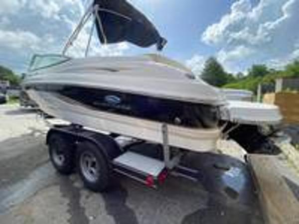 2005 Chaparral boat for sale, model of the boat is 210 SSi & Image # 2 of 15