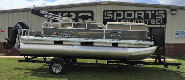 2022 Sun Tracker boat for sale, model of the boat is Party Barge 18 DLX & Image # 1 of 9