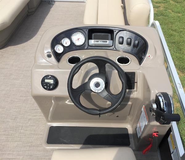 2022 Sun Tracker boat for sale, model of the boat is Party Barge 18 DLX & Image # 6 of 9