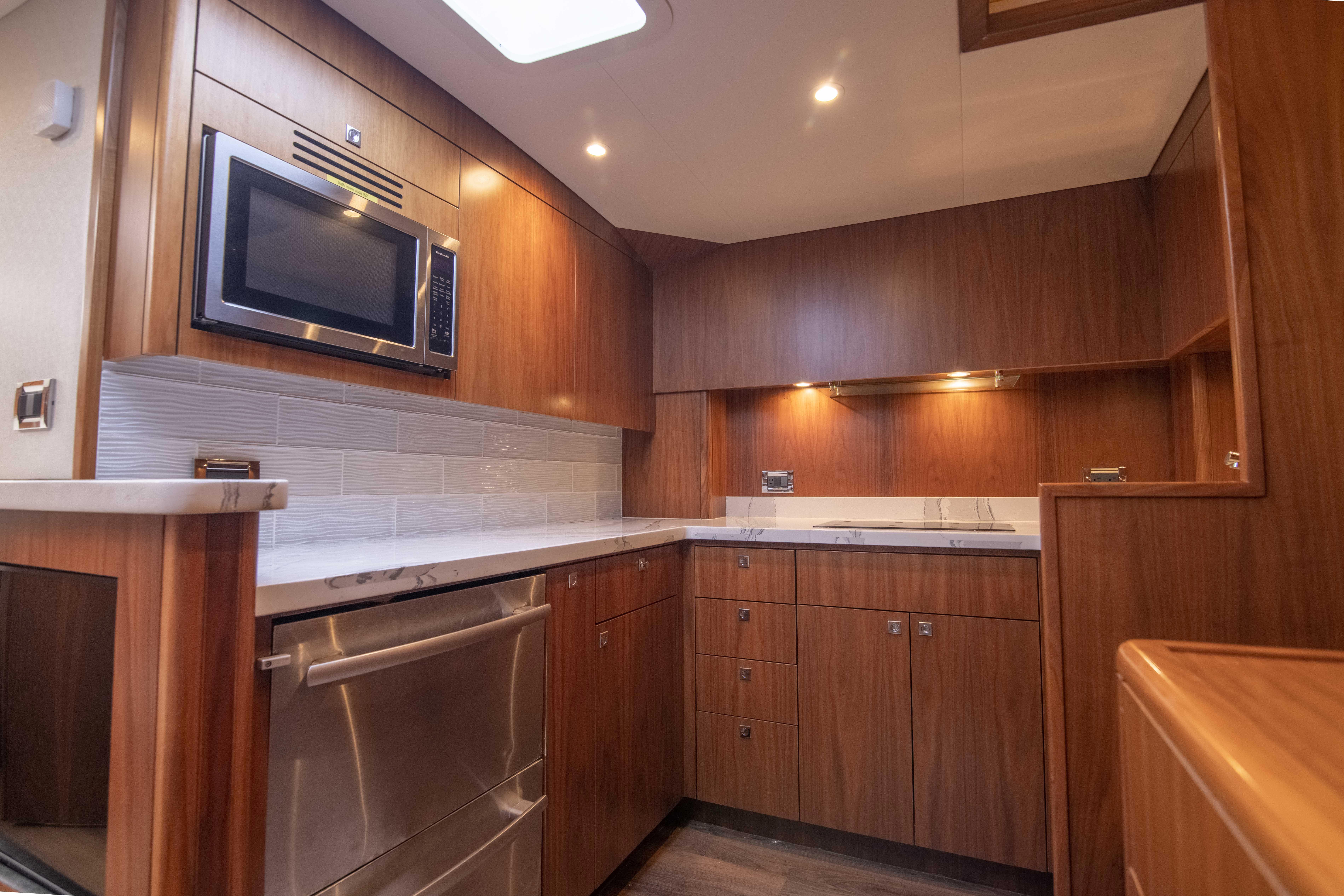 Hatteras 45 Catch N Reese - Interior Cabin