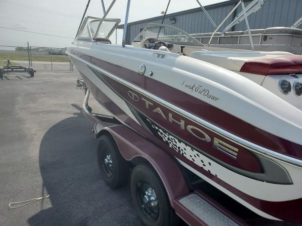 2011 Tahoe boat for sale, model of the boat is Q7i & Image # 2 of 8