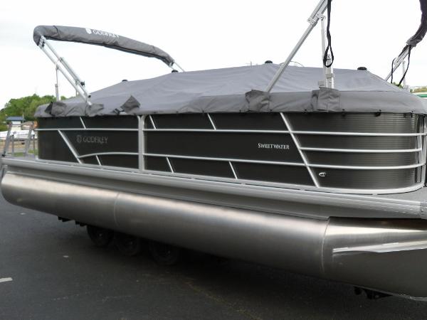 2021 Godfrey Pontoon boat for sale, model of the boat is SW 2286 SBX Sport Tube 27 in. & Image # 26 of 39