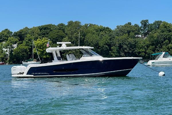 2022 Regal 38 SAV