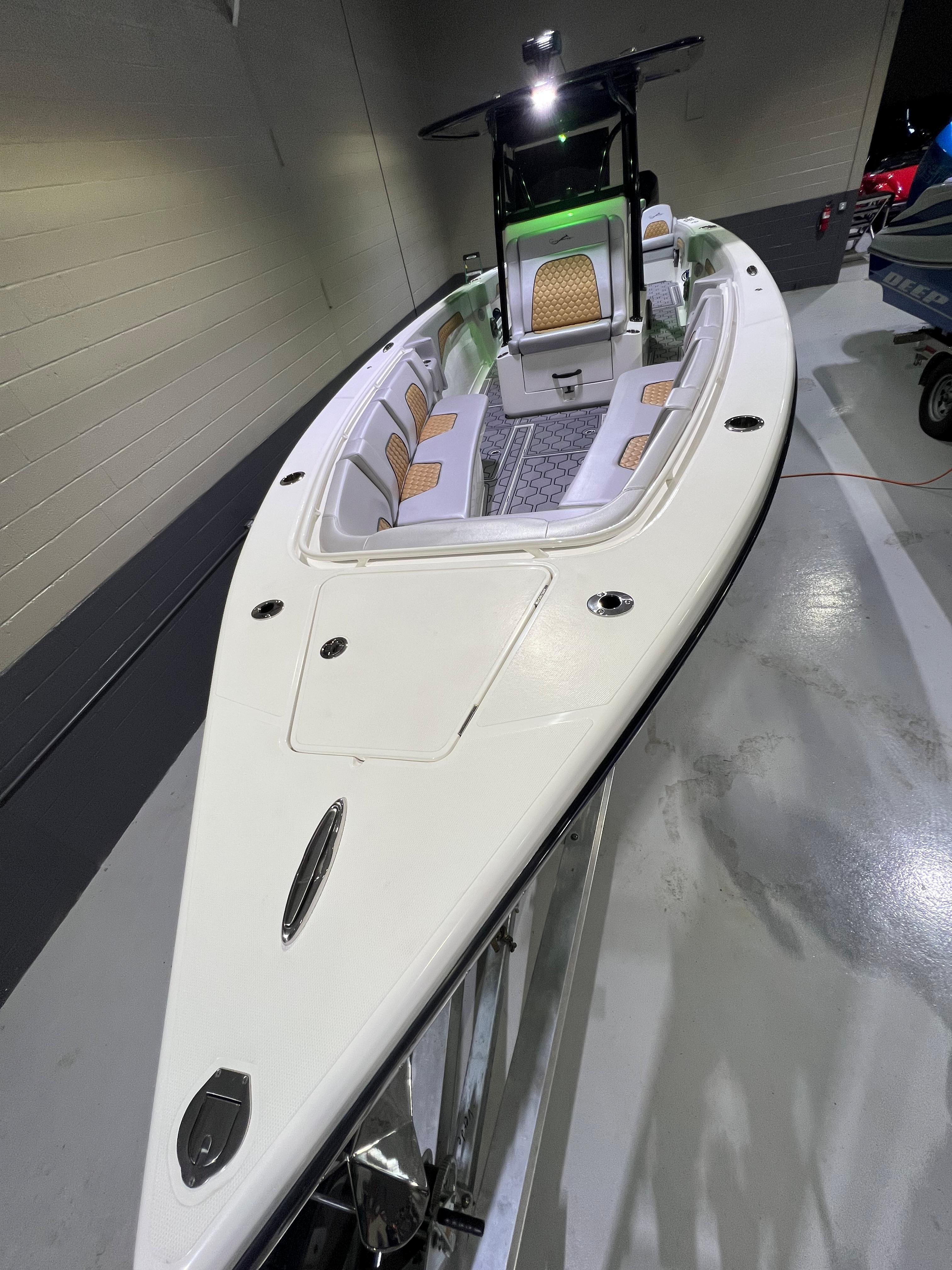 Blackwater-36 Sport 2022 -MI-US-2022 Blackwater 36 Sport boat with sleek design and spacious seating.-8355779 | Thumbnail