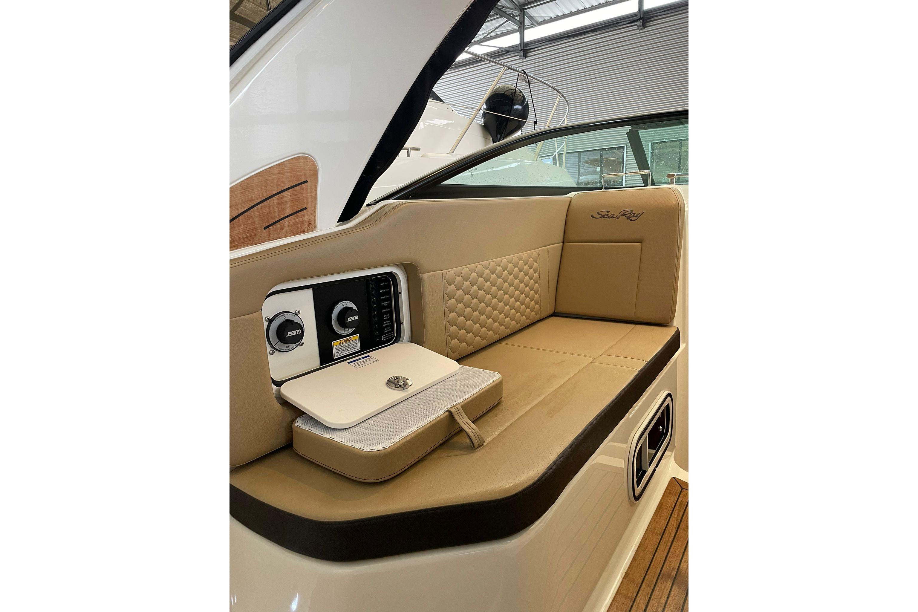 2021 Sea Ray 265 Sundancer large 5