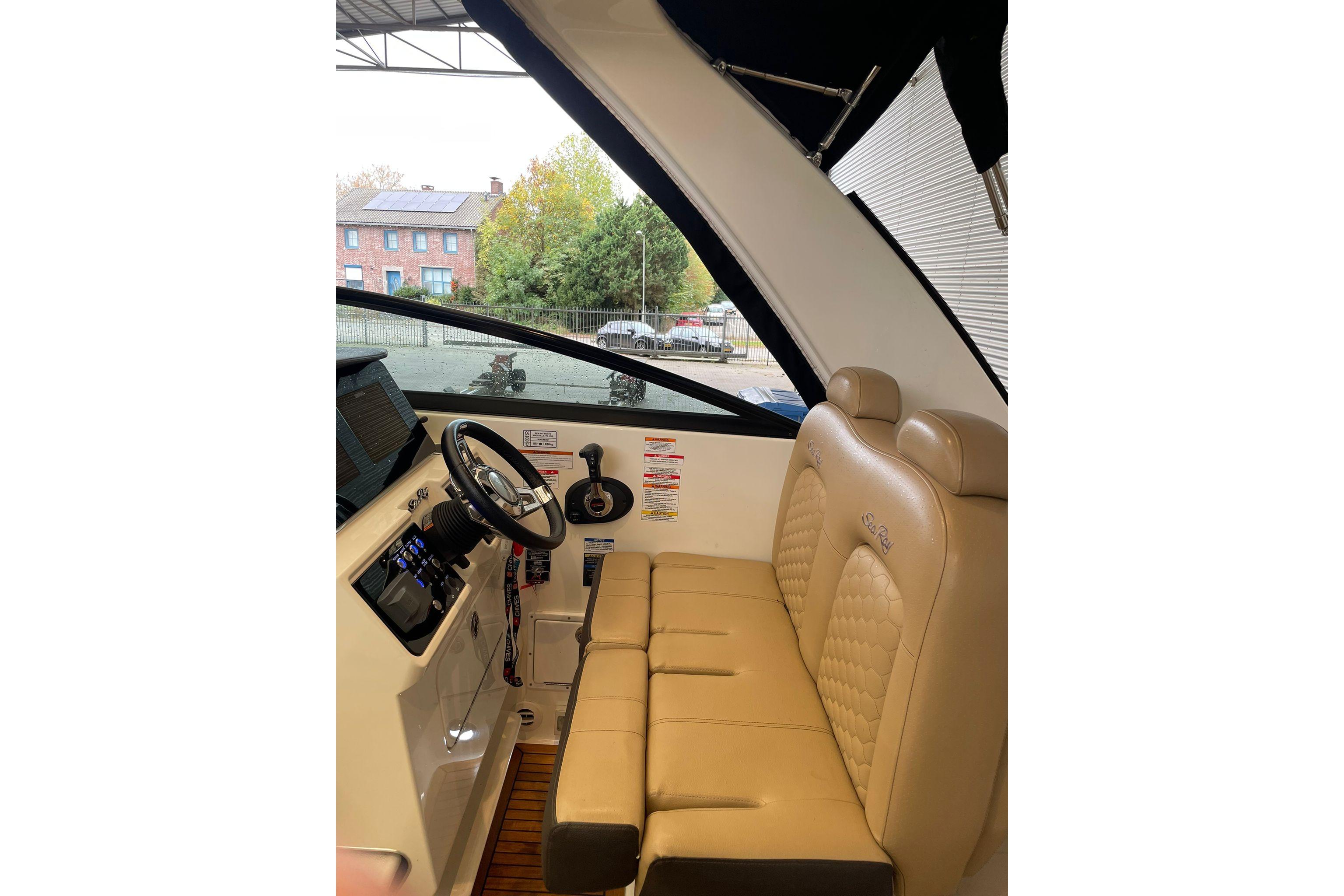 2021 Sea Ray 265 Sundancer large 7