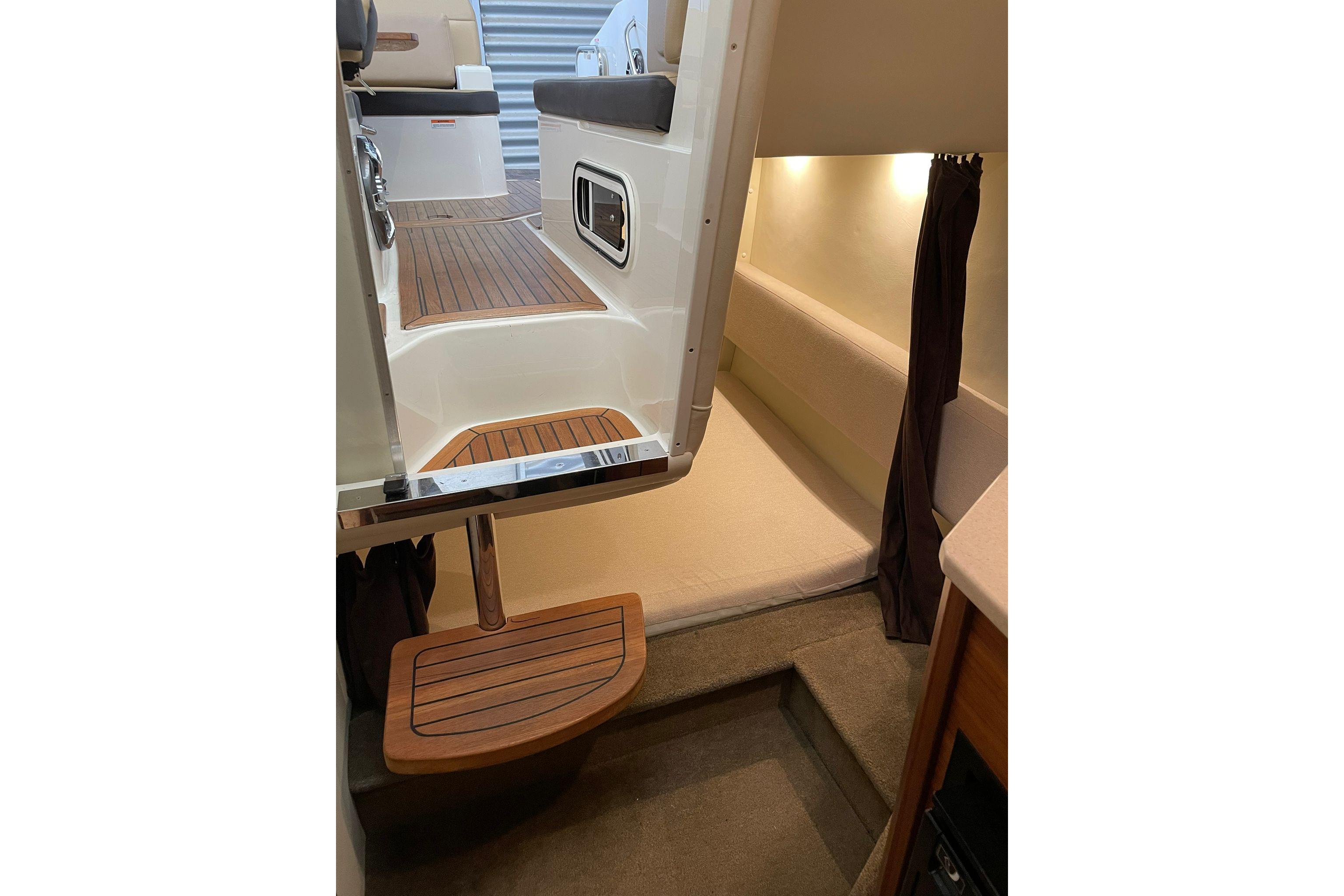 2021 Sea Ray 265 Sundancer large 12