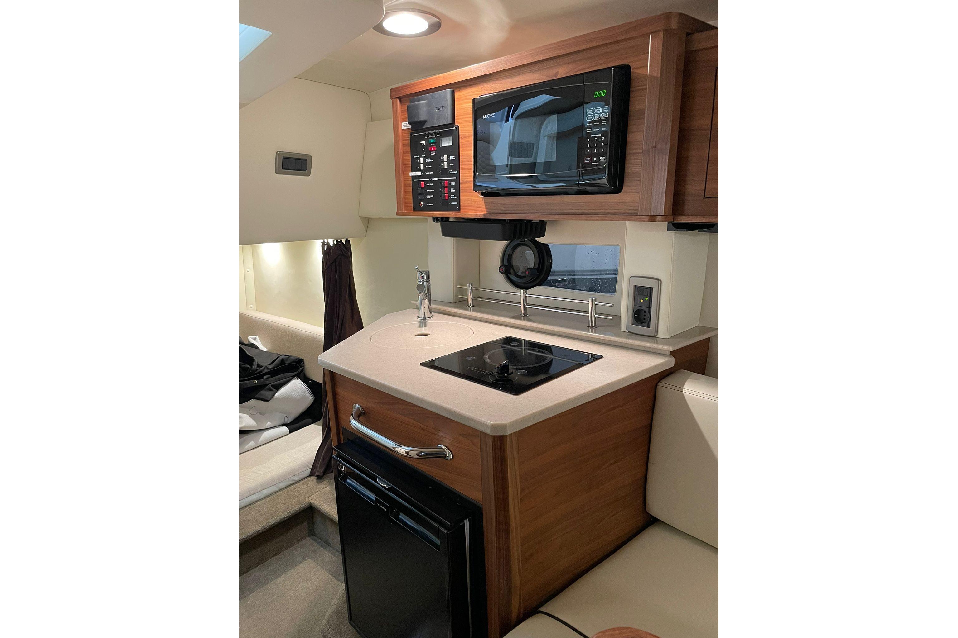 2021 Sea Ray 265 Sundancer large 14