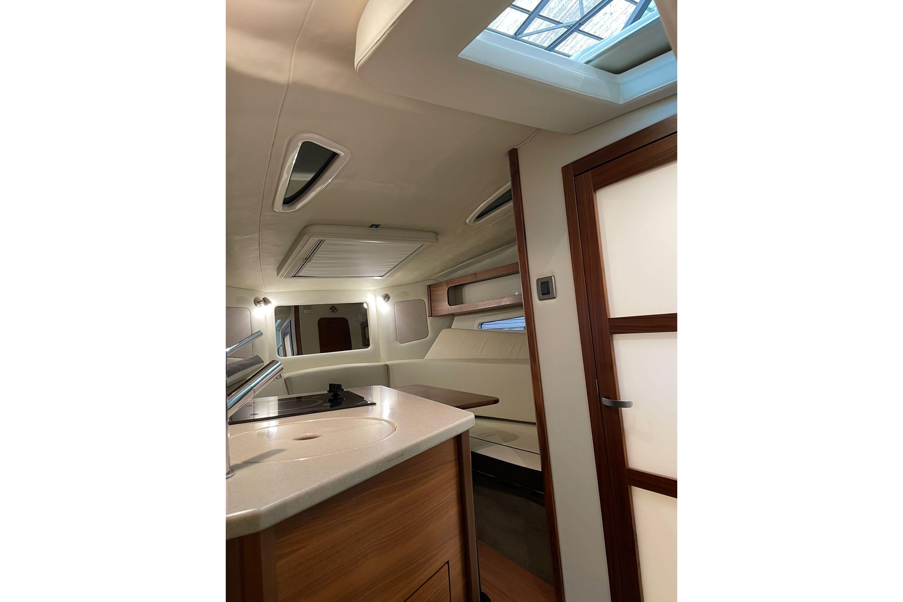 2021 Sea Ray 265 Sundancer large 15