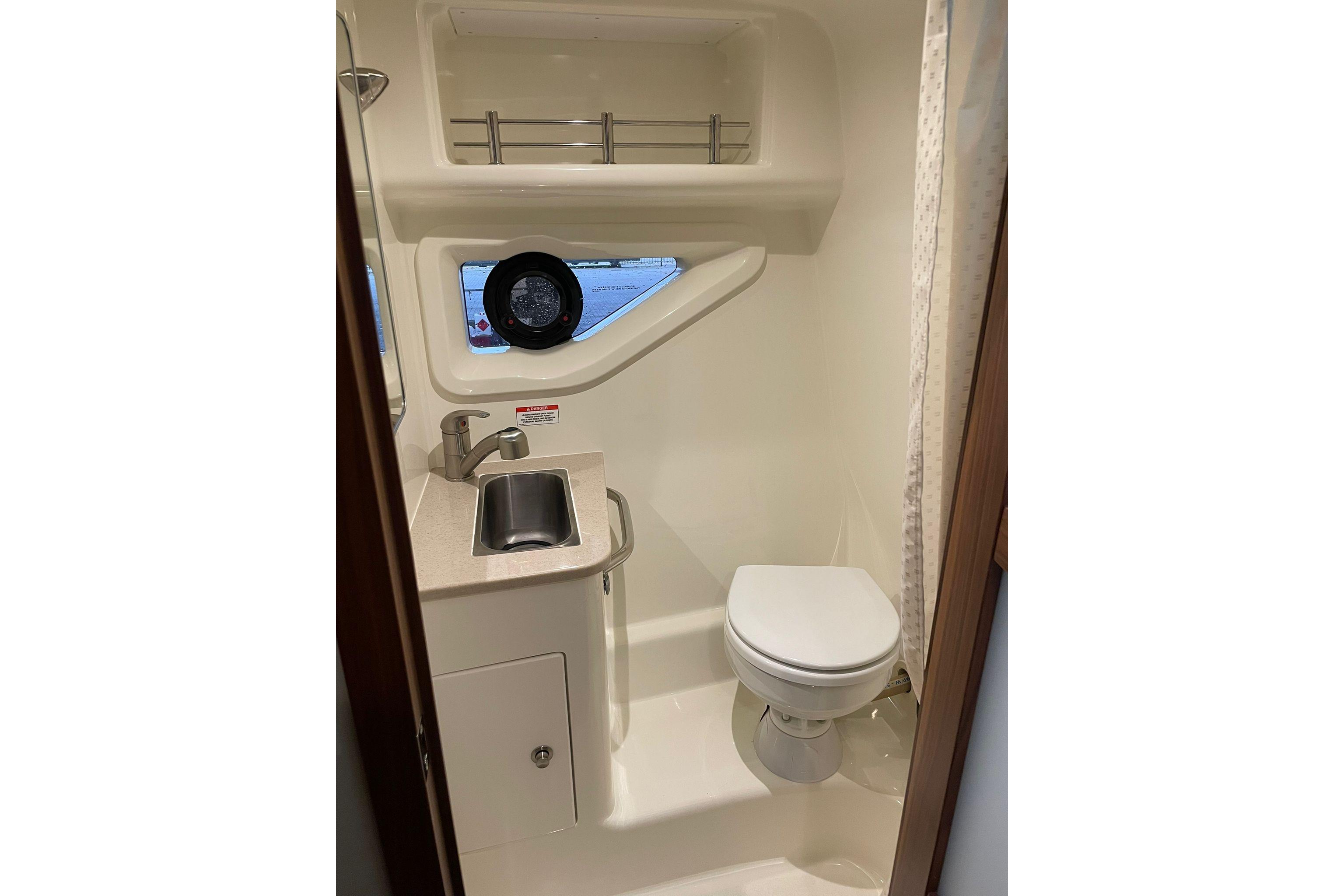 2021 Sea Ray 265 Sundancer large 17