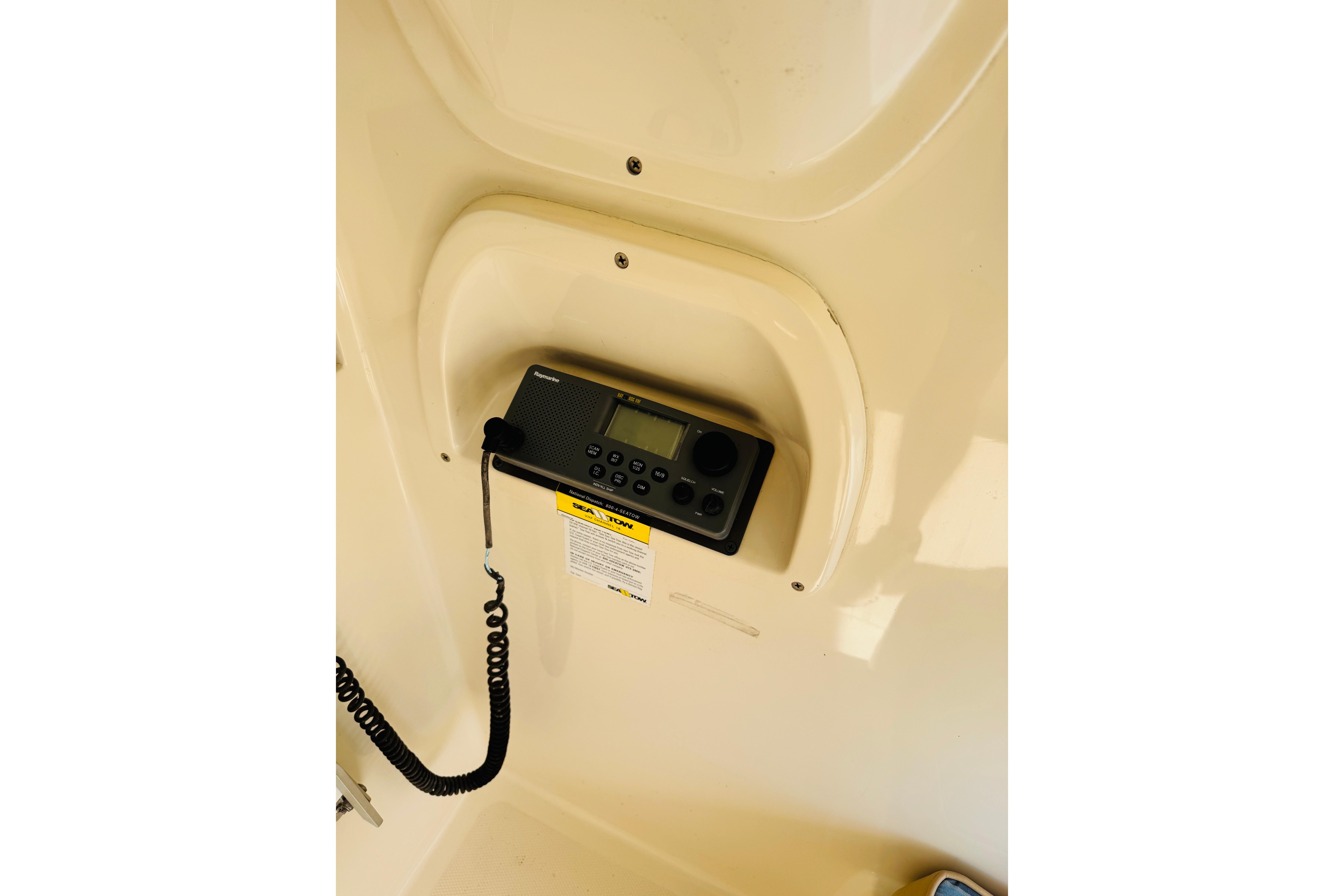 2006 Mainship Pilot 30 Sedan radio system with coiled microphone cable.