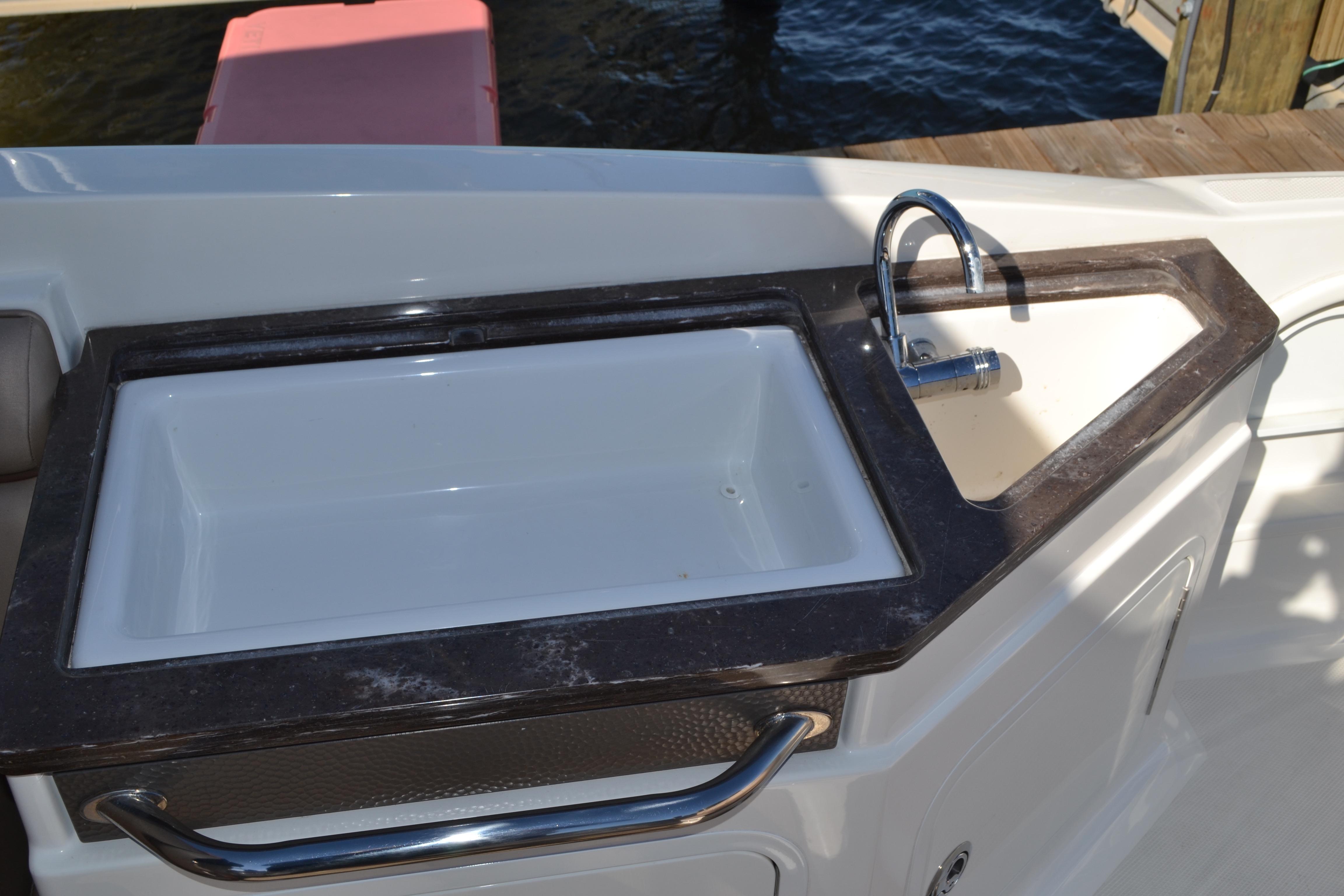 2017 Sea Ray 290 SDX