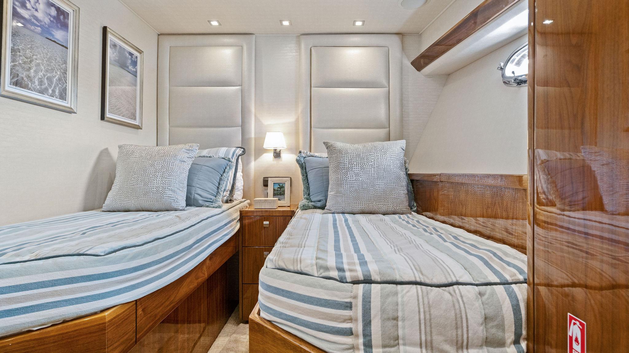 Viking 75 AMORE -  Starboard Guest Stateroom