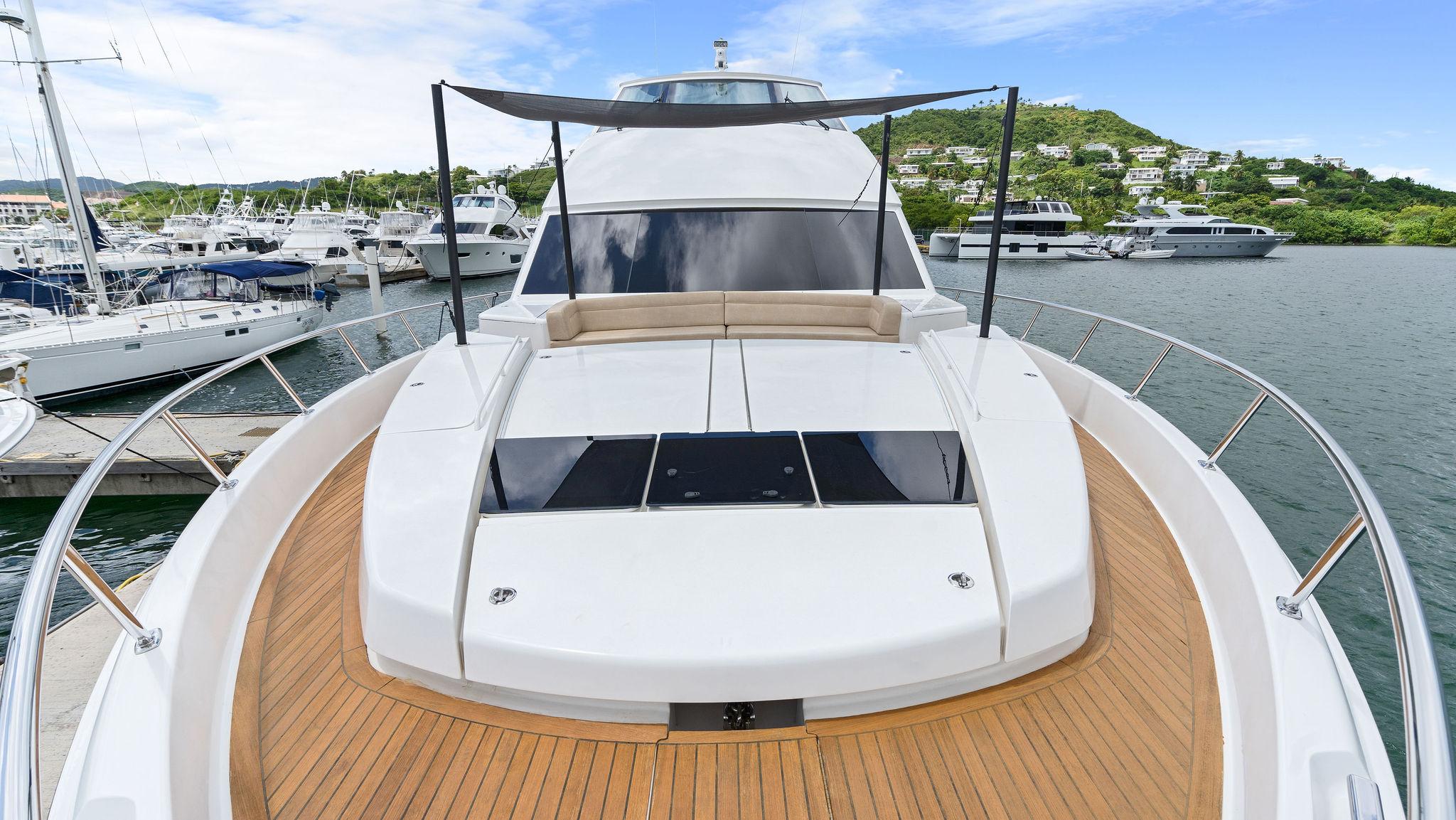 Viking 75 AMORE - Foredeck