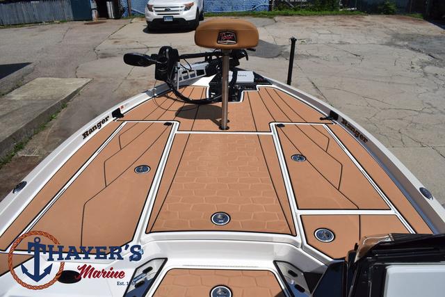 2025 Ranger Z520R Cup-Equipped boat deck with tan padding at Thayer's Marine.
