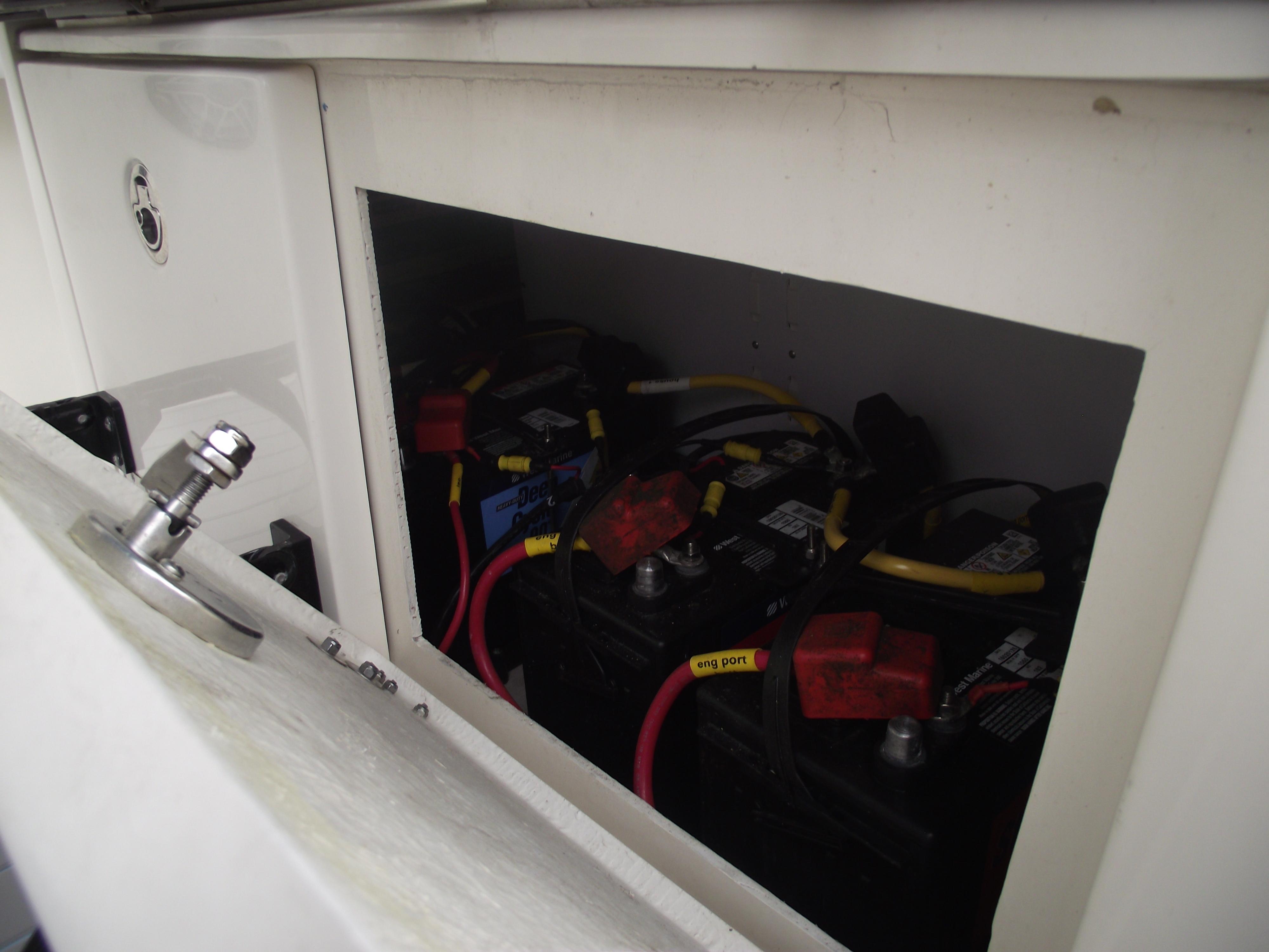 2021-cobia-301-center-console-power-9775810-20250429131708917-1_XLARGE