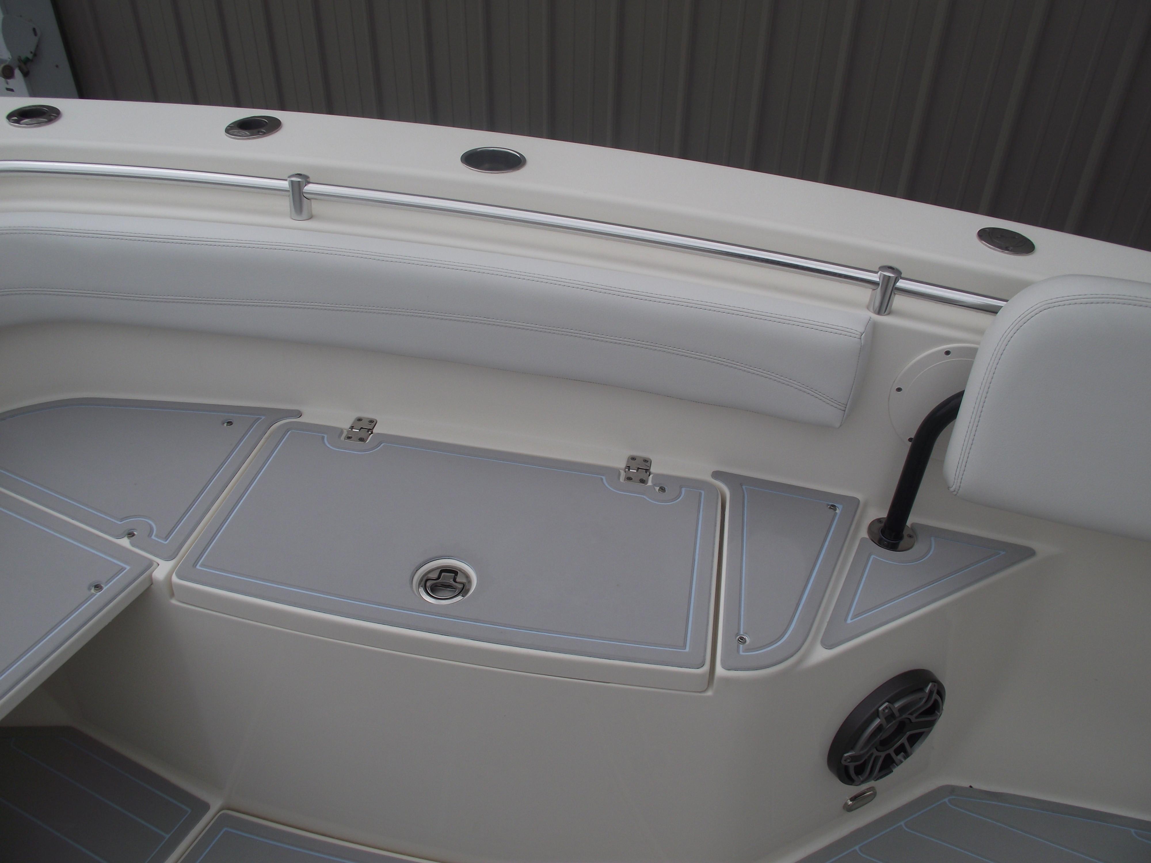 2021-cobia-301-center-console-power-9775810-20250429131826263-1_XLARGE