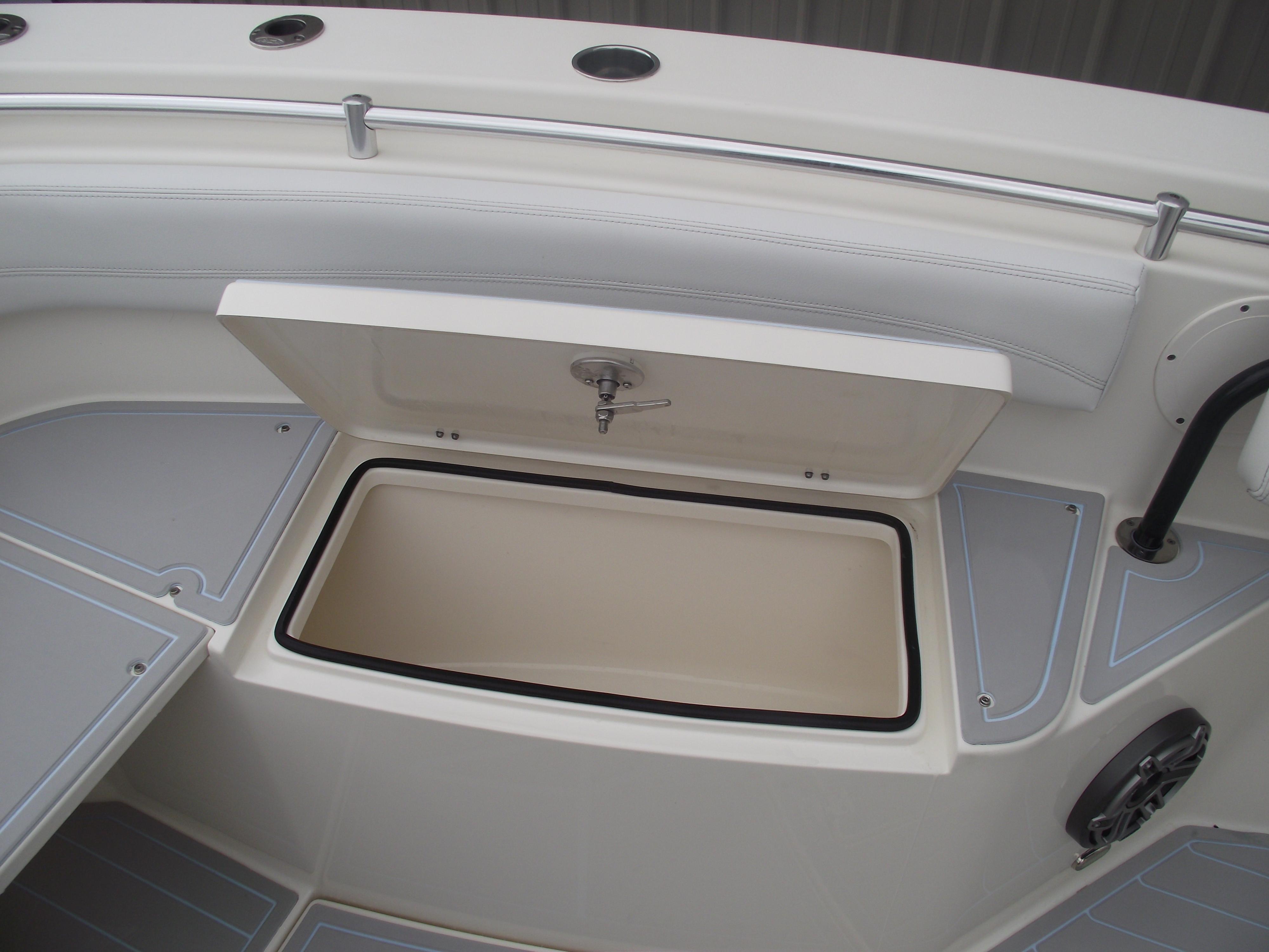 2021-cobia-301-center-console-power-9775810-20250429131834315-1_XLARGE