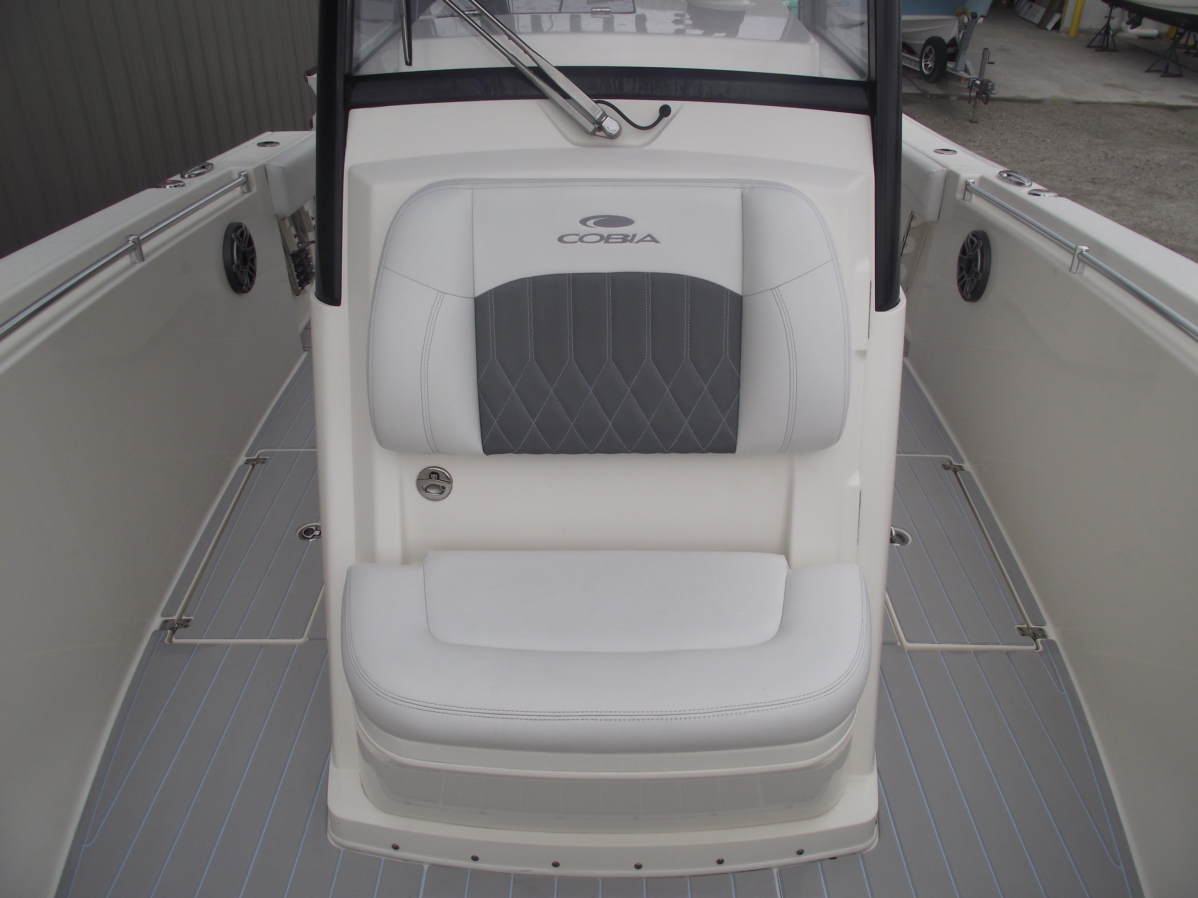 2021-cobia-301-center-console-power-9775810-20250429131846371-1_XLARGE