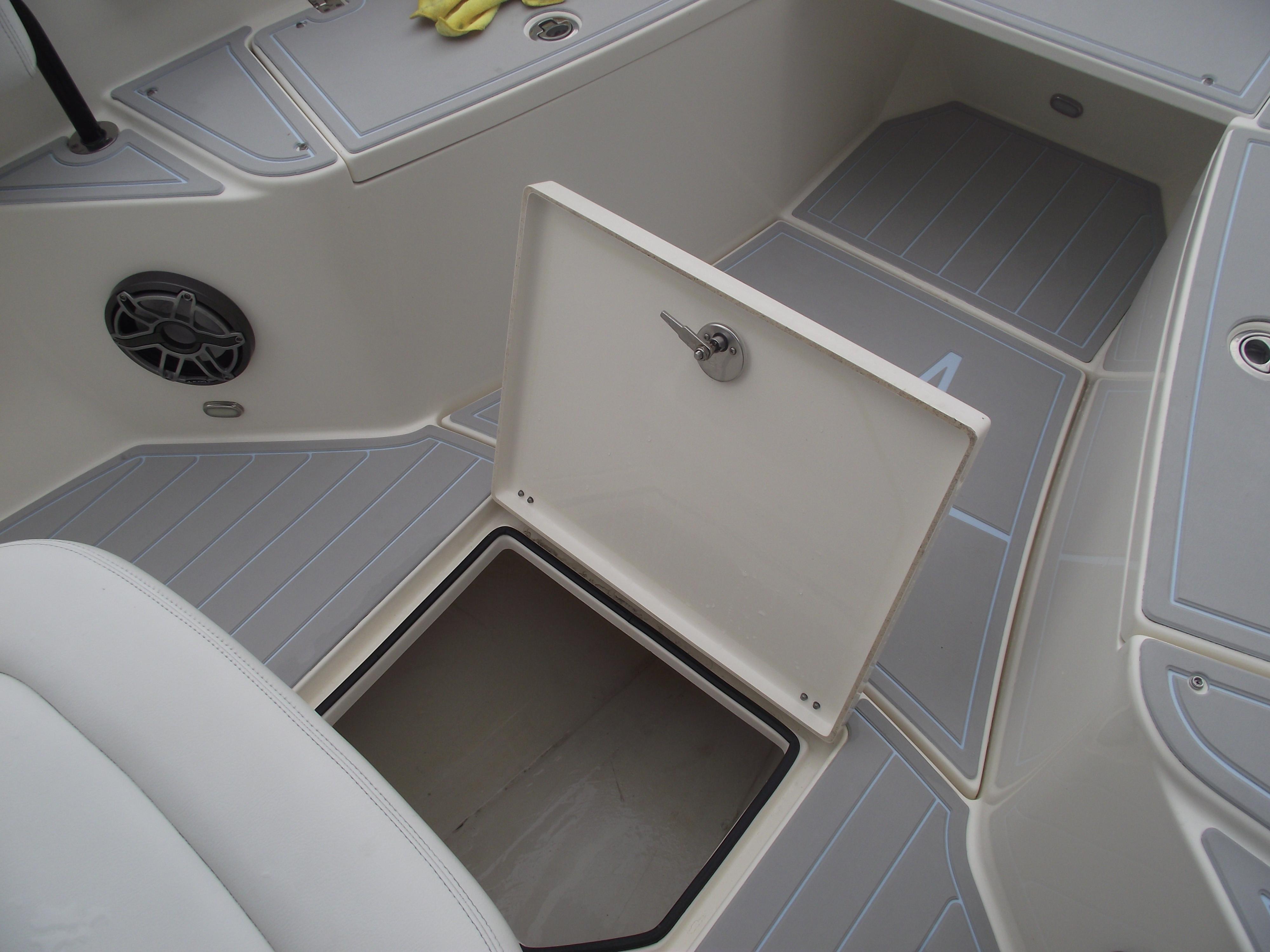 2021-cobia-301-center-console-power-9775810-20250429131855398-1_XLARGE