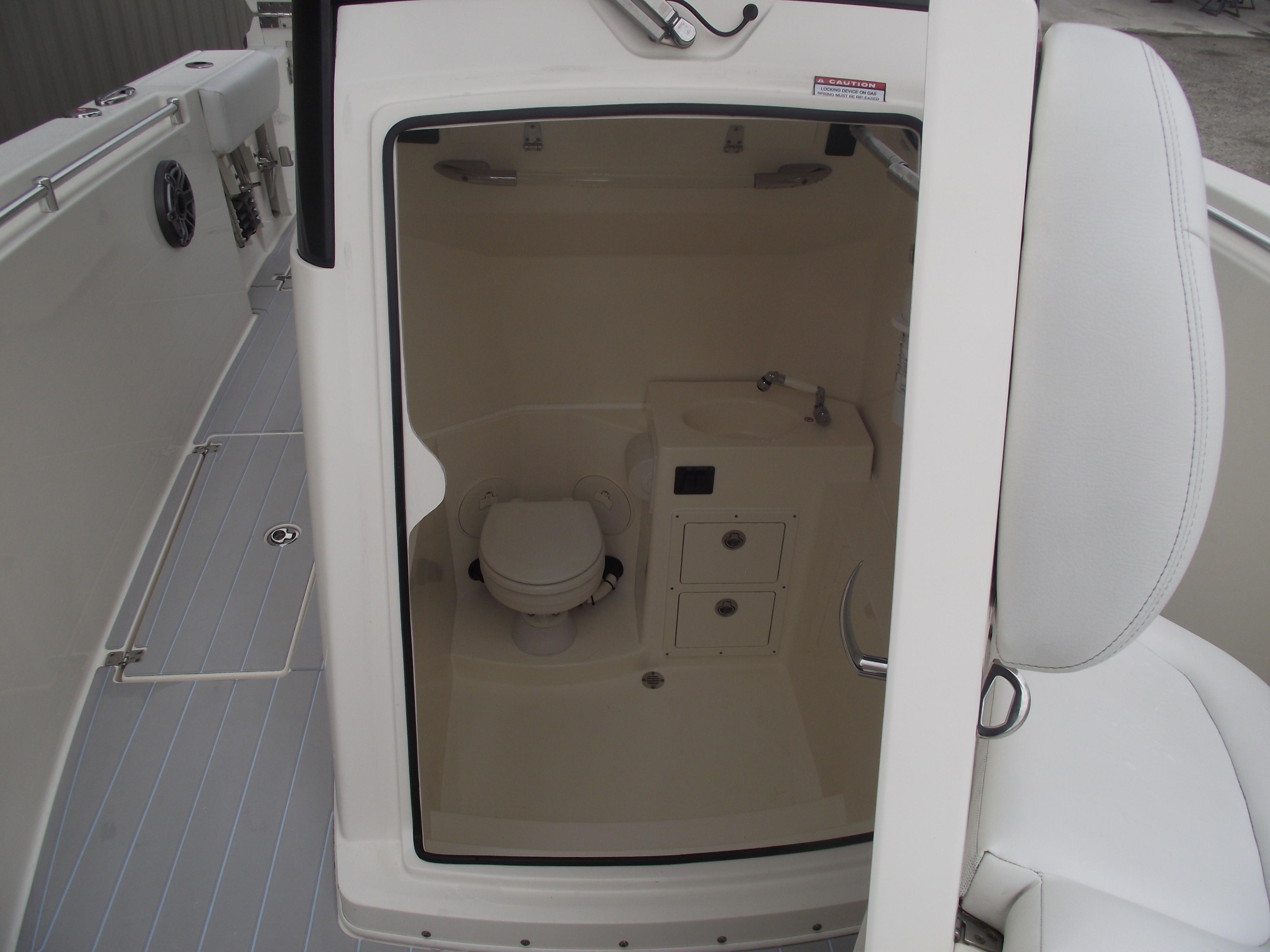 2021-cobia-301-center-console-power-9775810-20250429131913300-1_XLARGE