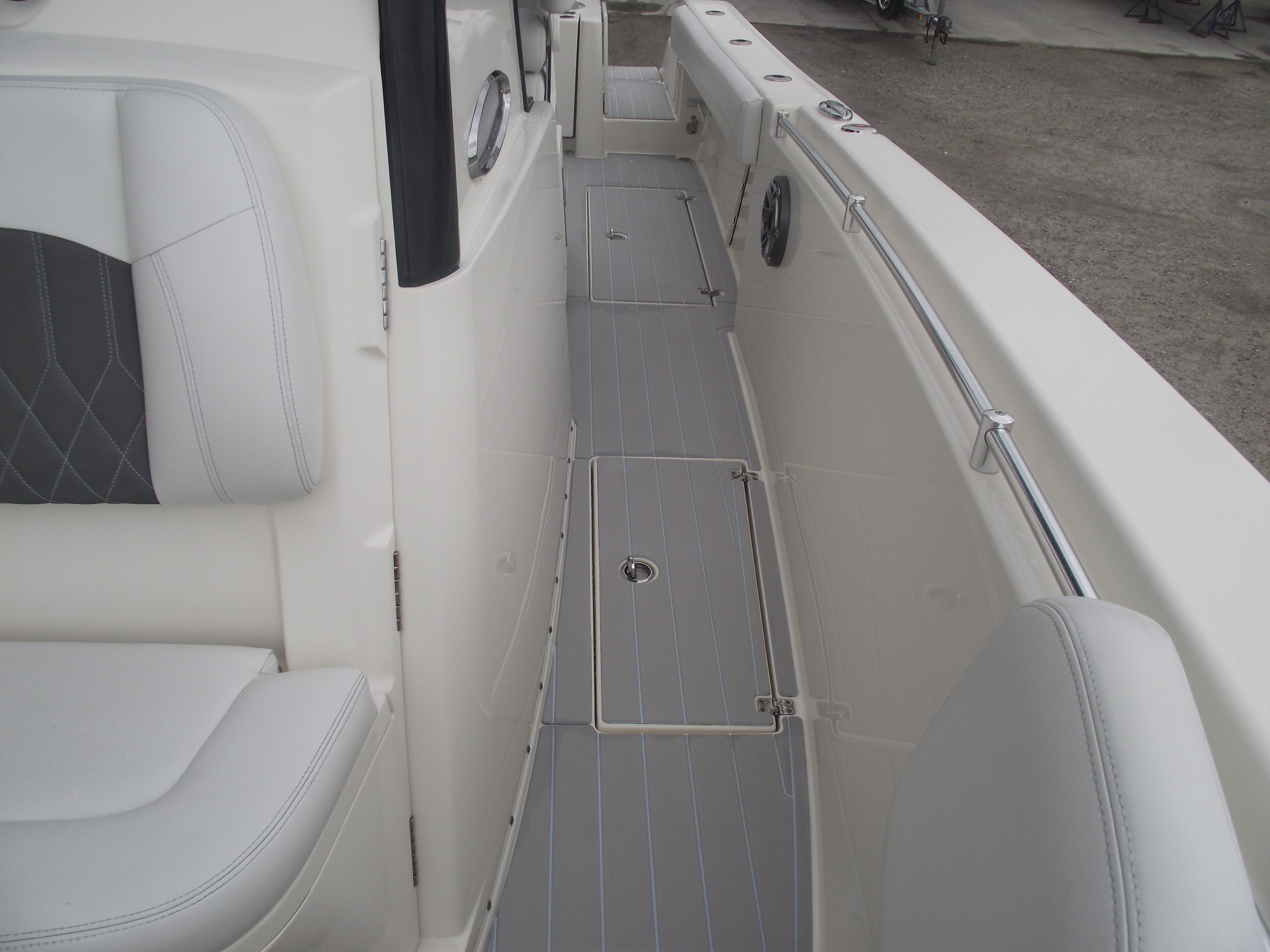 2021-cobia-301-center-console-power-9775810-20250429131930478-1_XLARGE