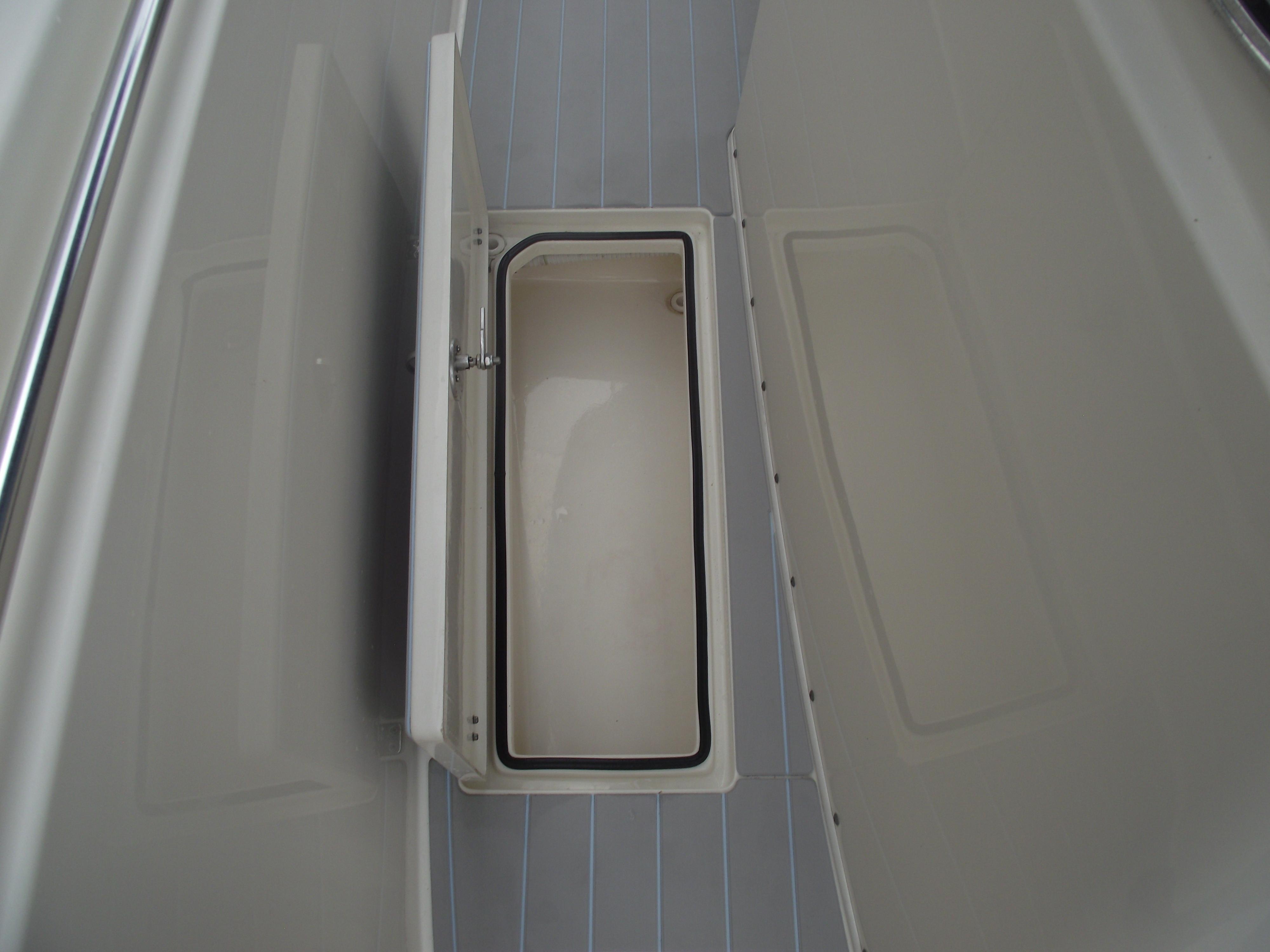 2021-cobia-301-center-console-power-9775810-20250429131940338-1_XLARGE