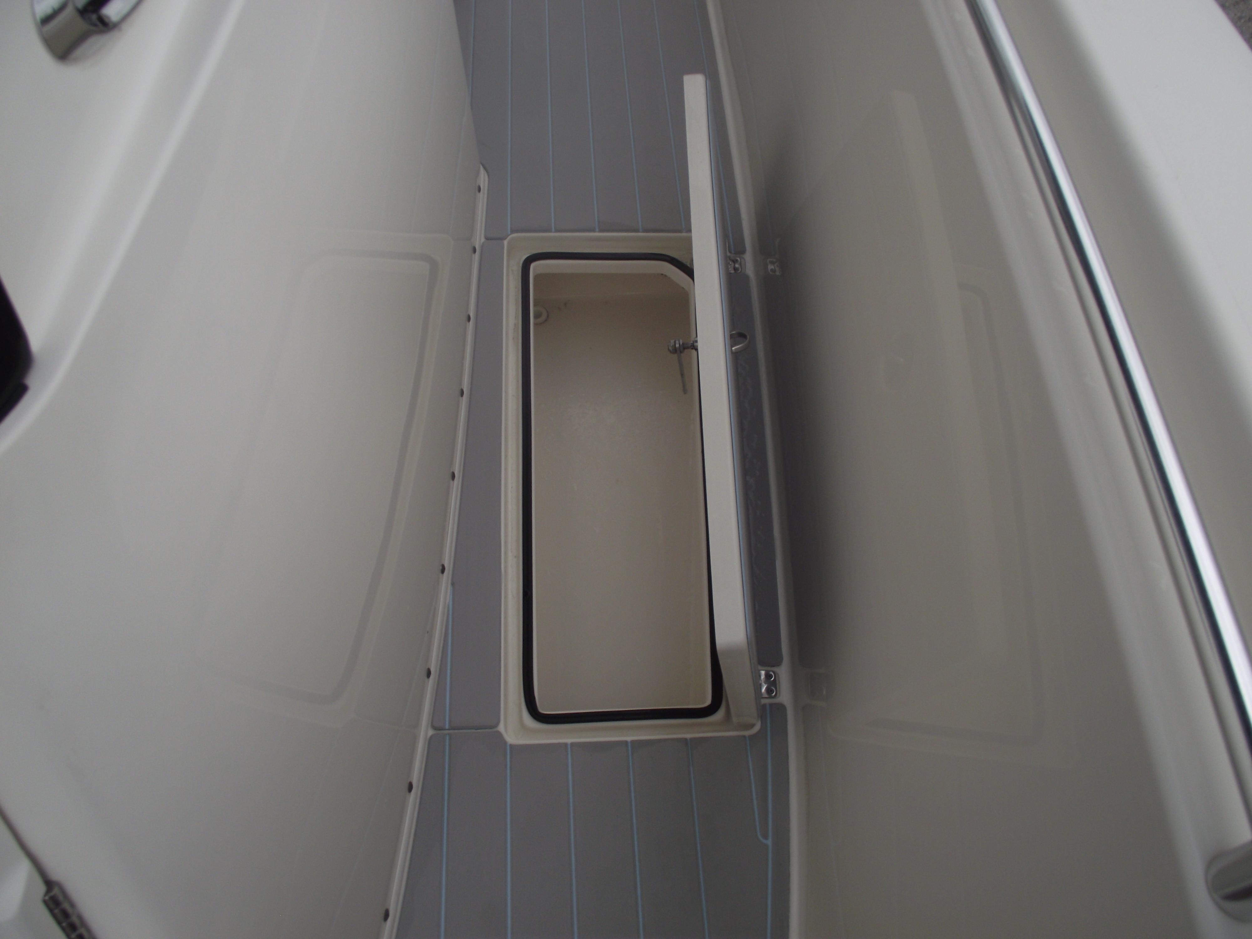 2021-cobia-301-center-console-power-9775810-20250429131953391-1_XLARGE