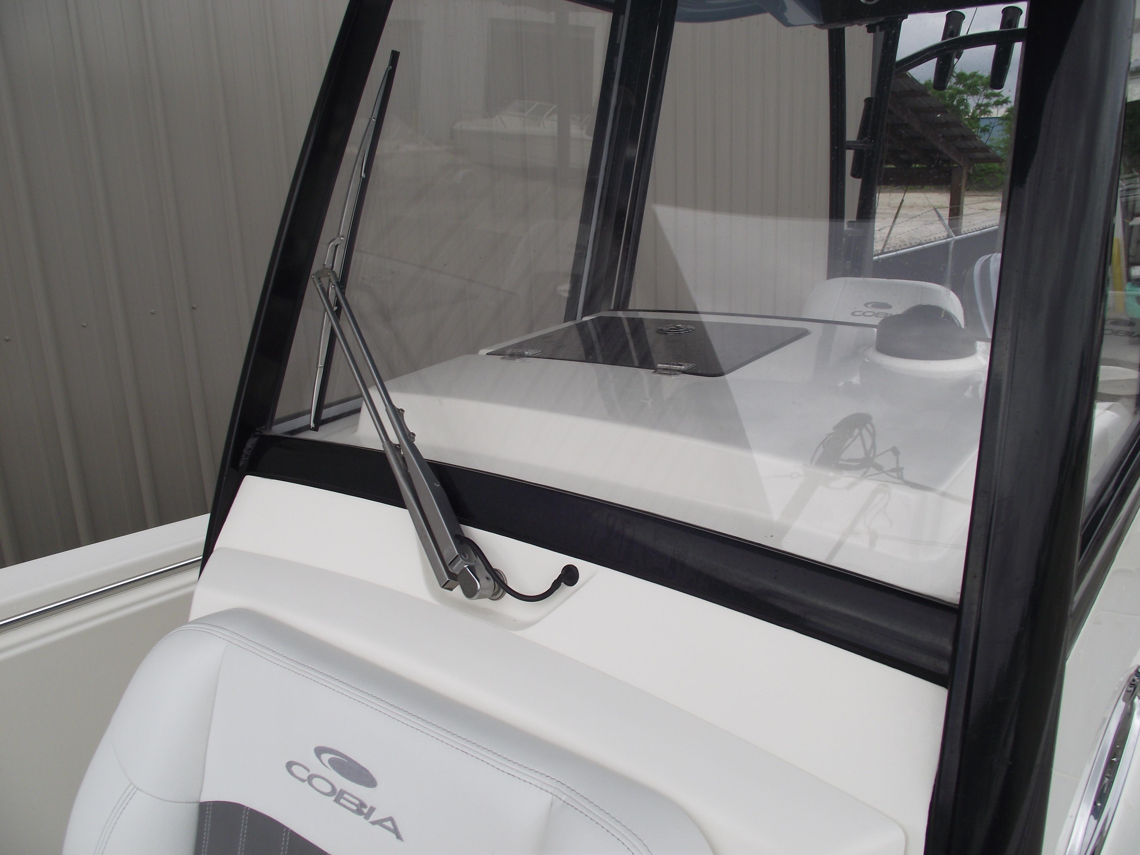 2021-cobia-301-center-console-power-9775810-20250429131957388-1_XLARGE