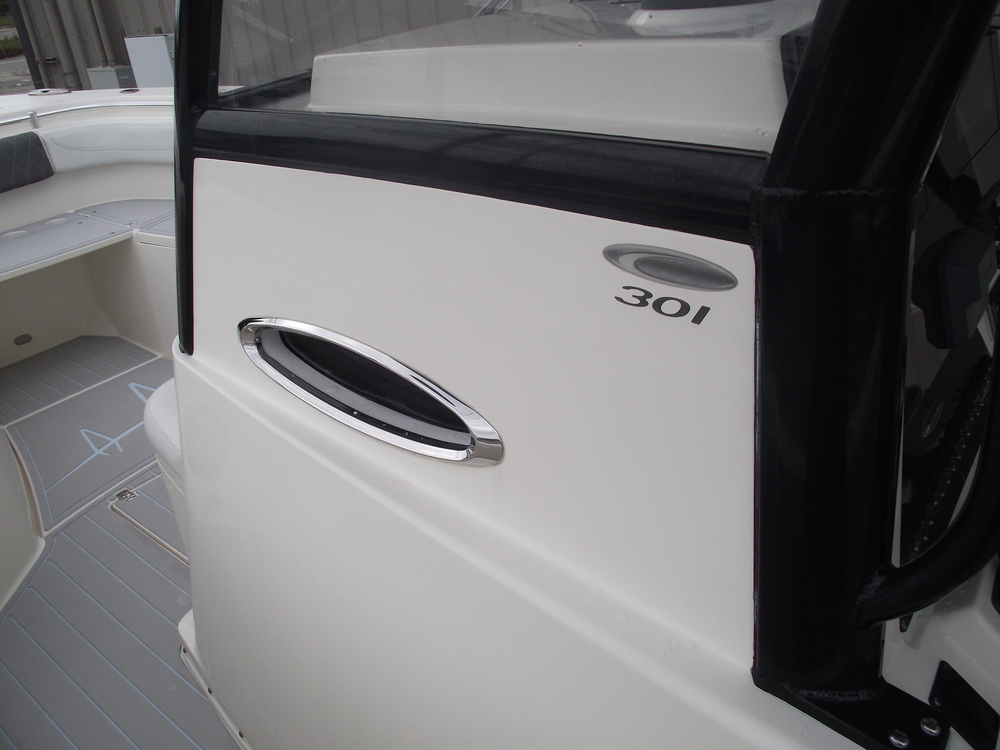 2021-cobia-301-center-console-power-9775810-20250429132010299-1_XLARGE