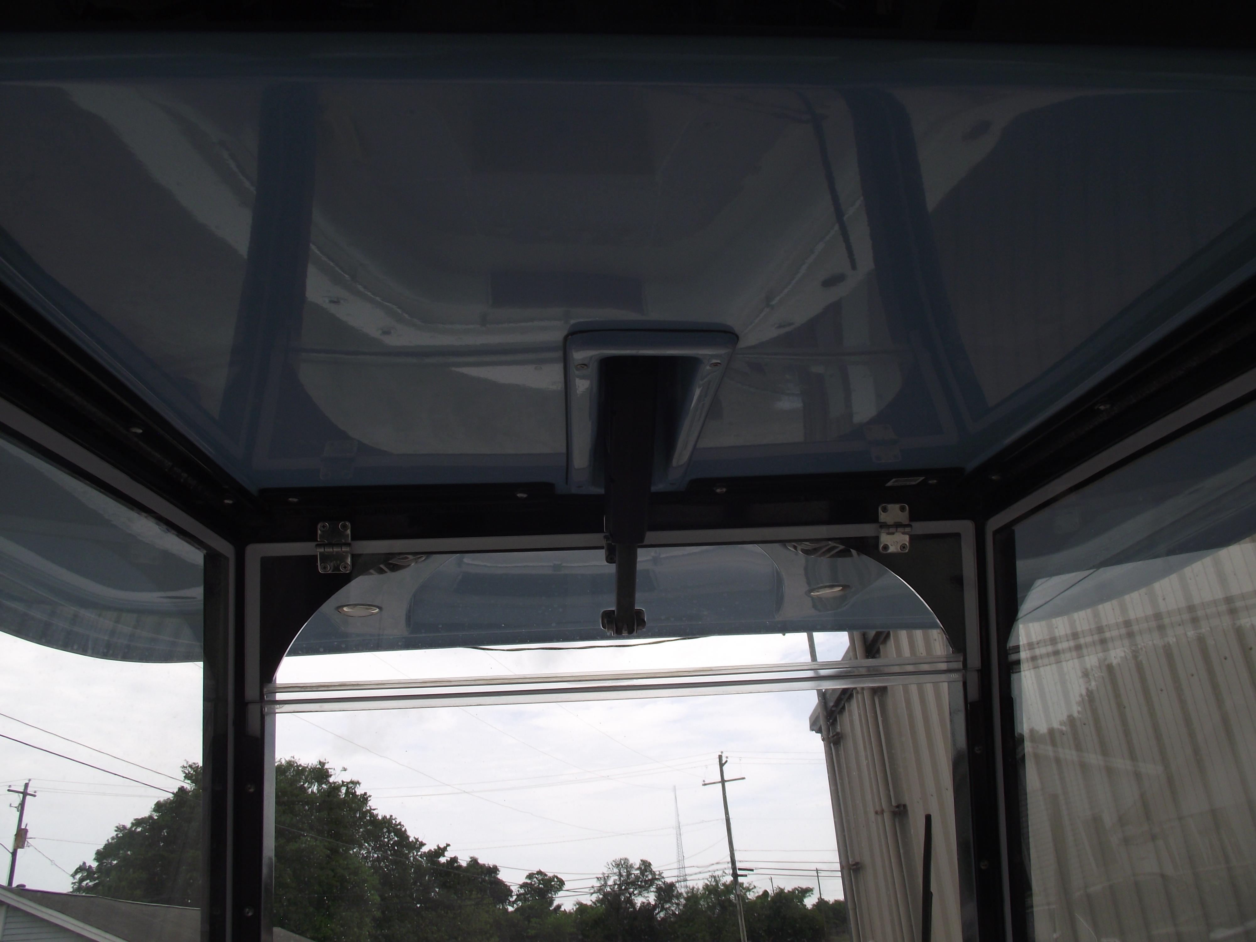 2021-cobia-301-center-console-power-9775810-20250429132014314-1_XLARGE