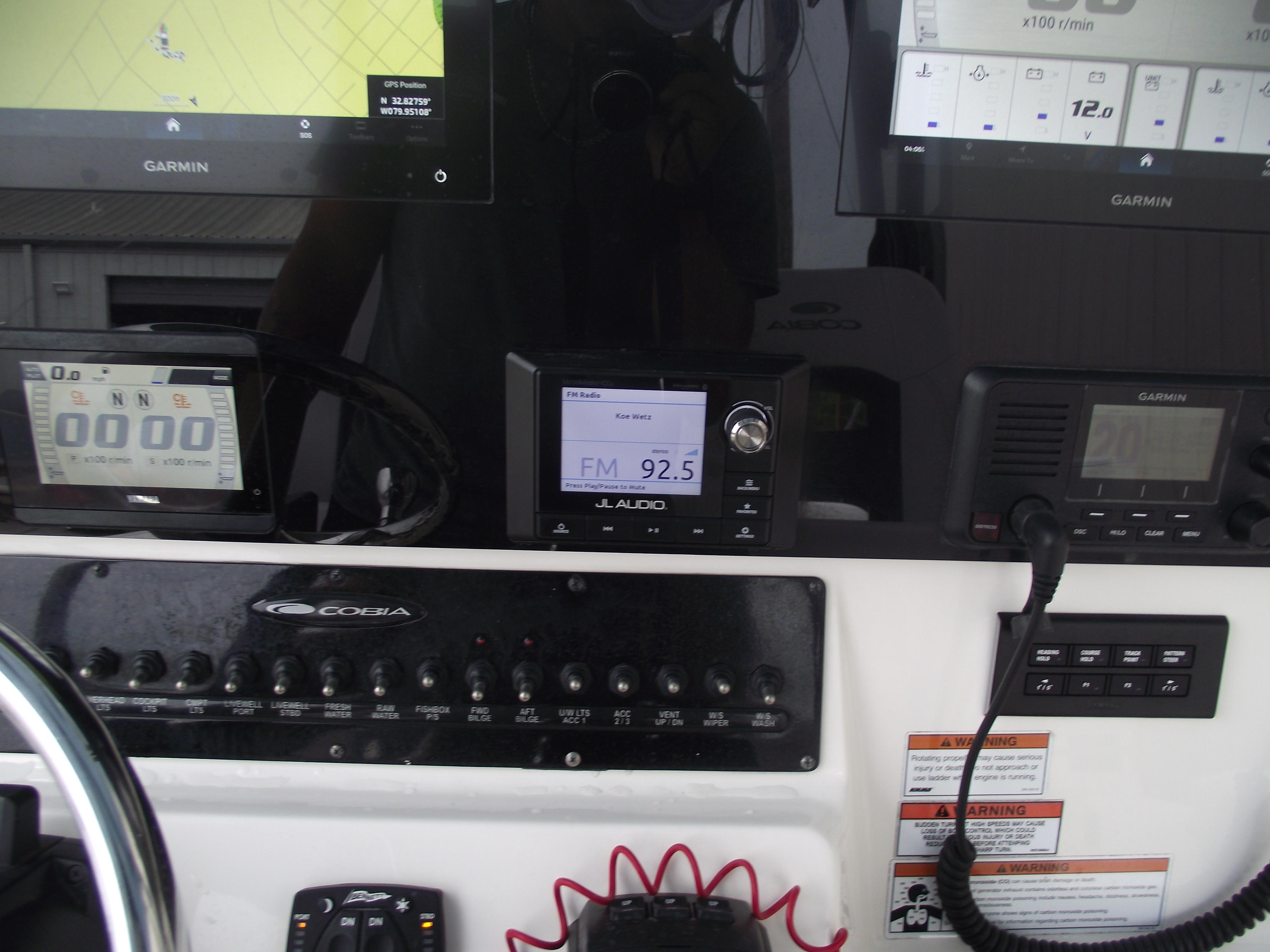 2021-cobia-301-center-console-power-9775810-20250429132054521-1_XLARGE
