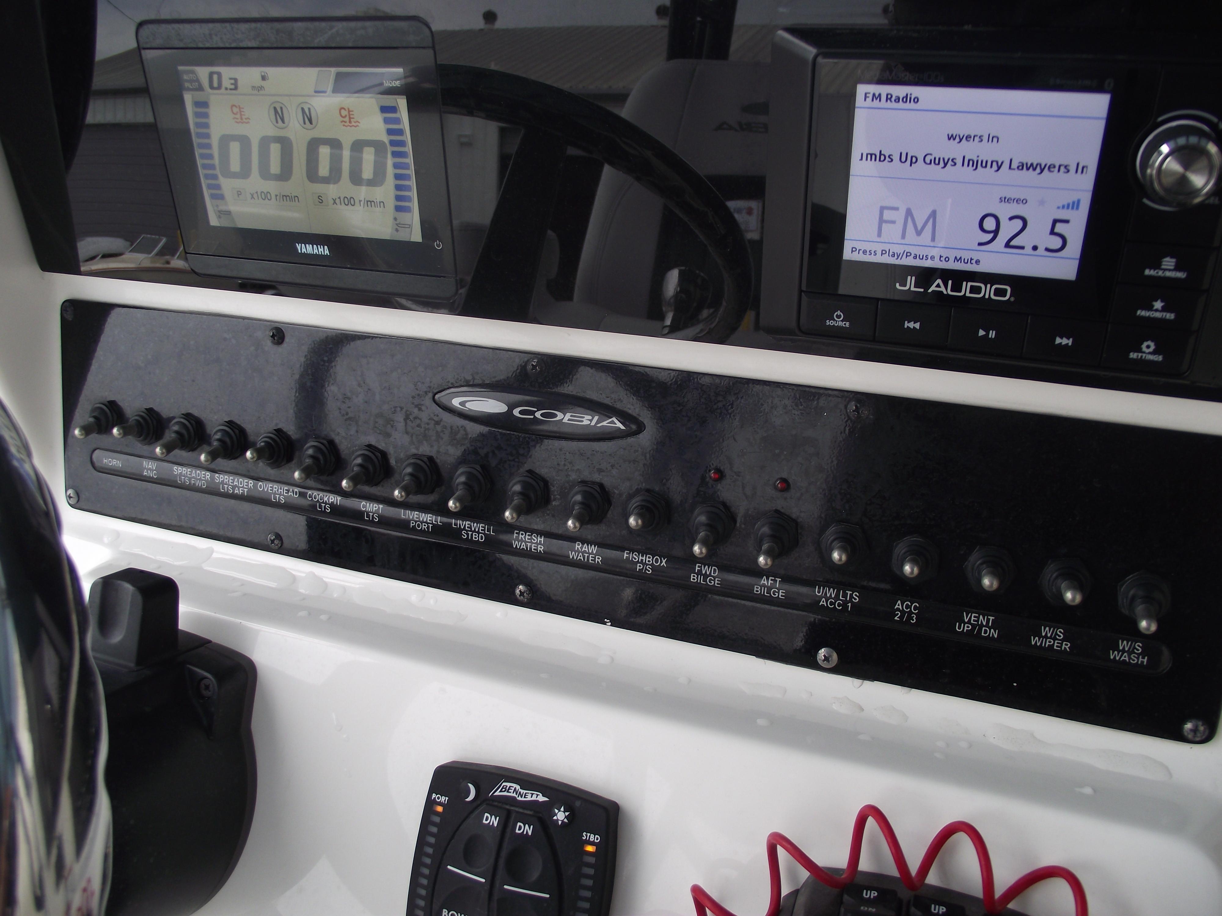 2021-cobia-301-center-console-power-9775810-20250429132059723-1_XLARGE