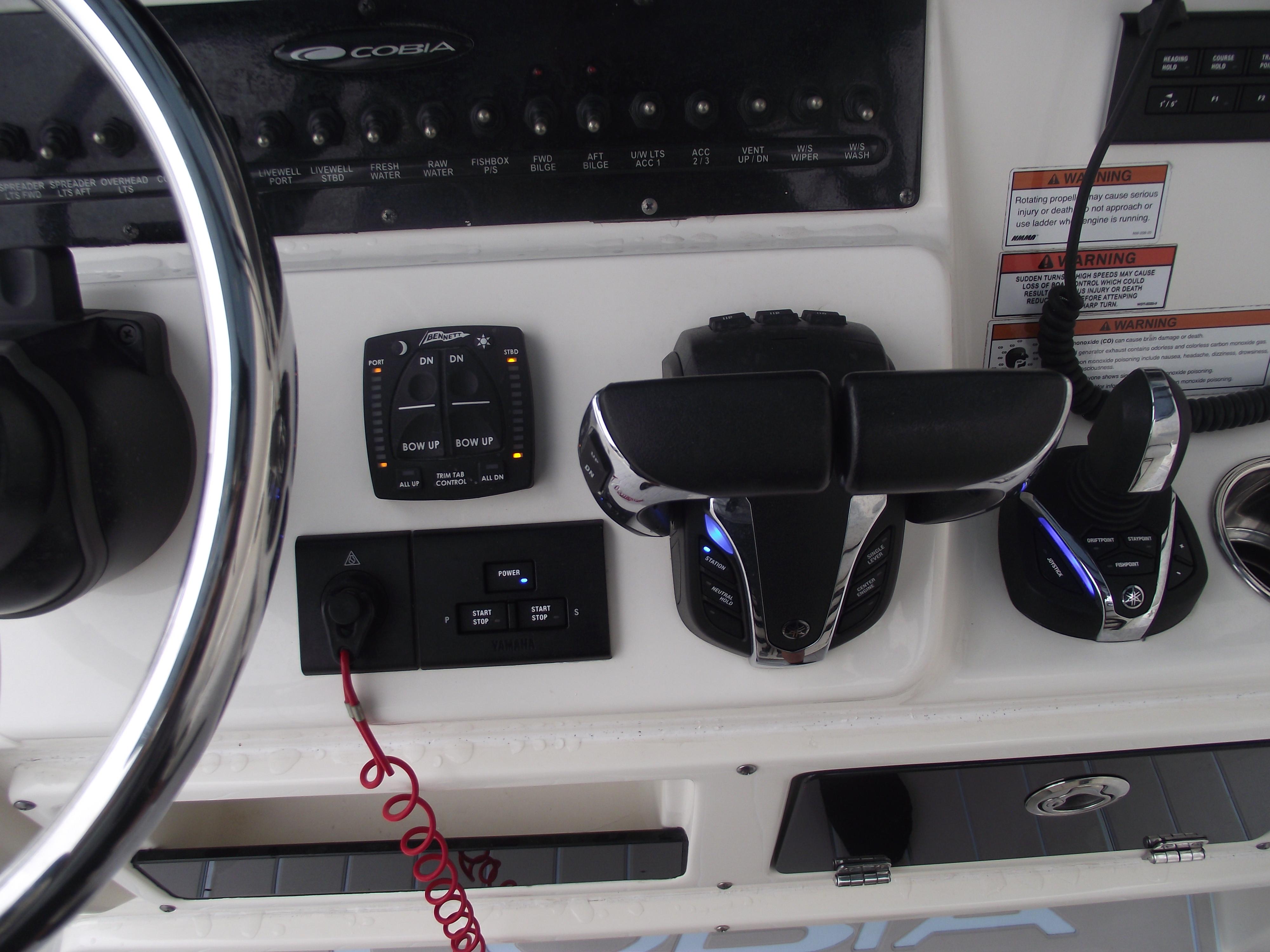 2021-cobia-301-center-console-power-9775810-20250429132104789-1_XLARGE