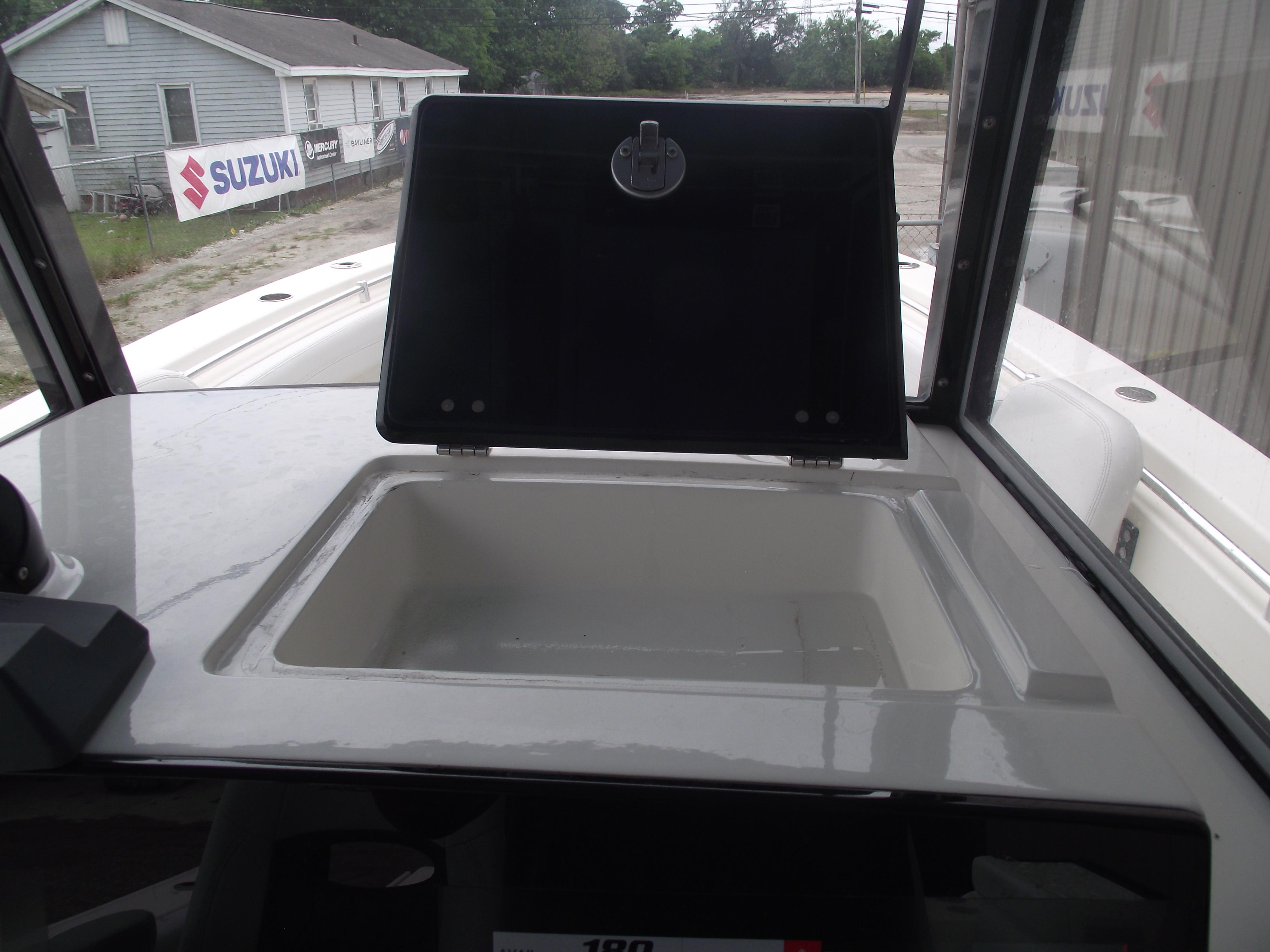 2021-cobia-301-center-console-power-9775810-20250429132124595-1_XLARGE