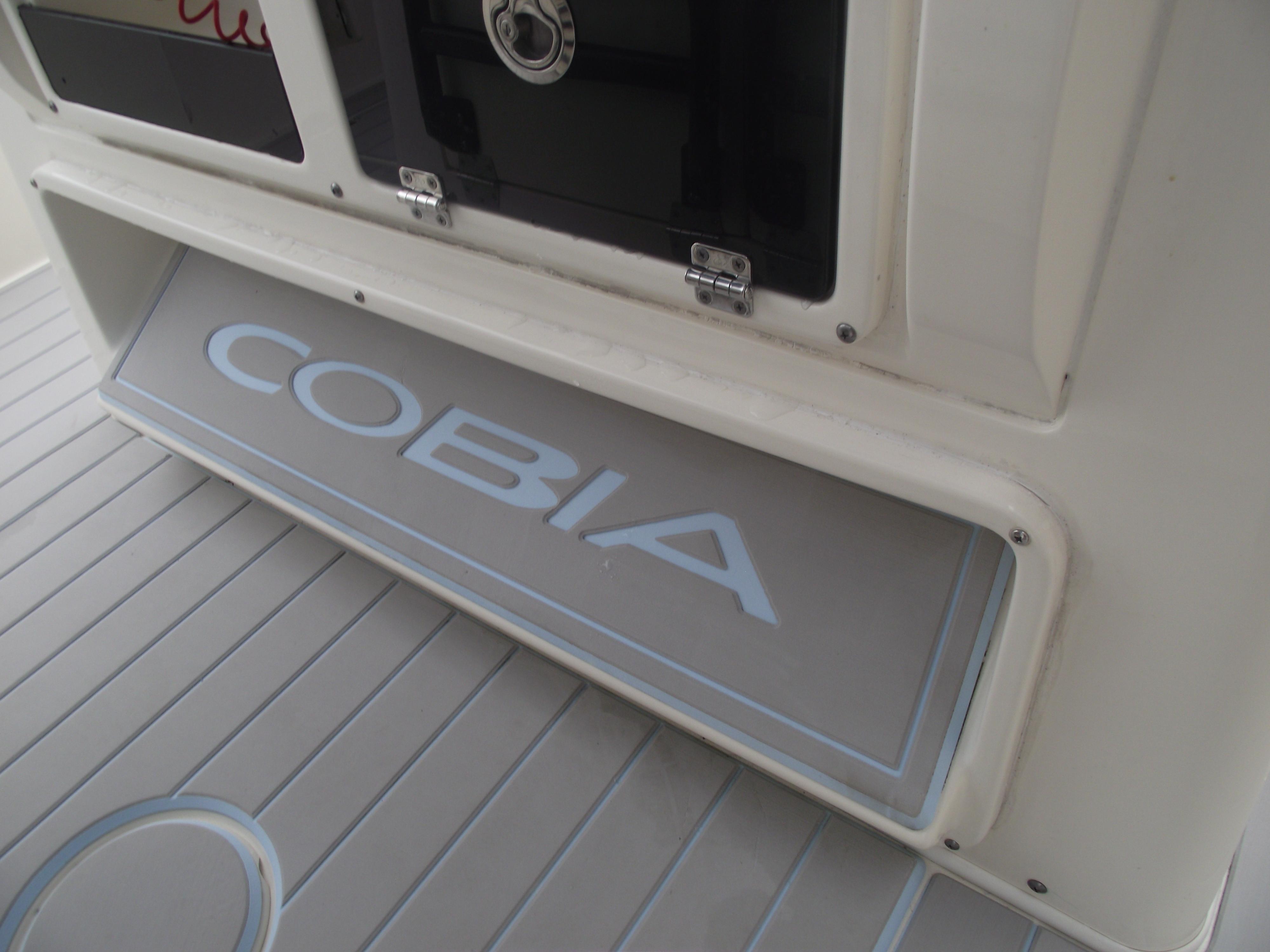 2021-cobia-301-center-console-power-9775810-20250429132137620-1_XLARGE